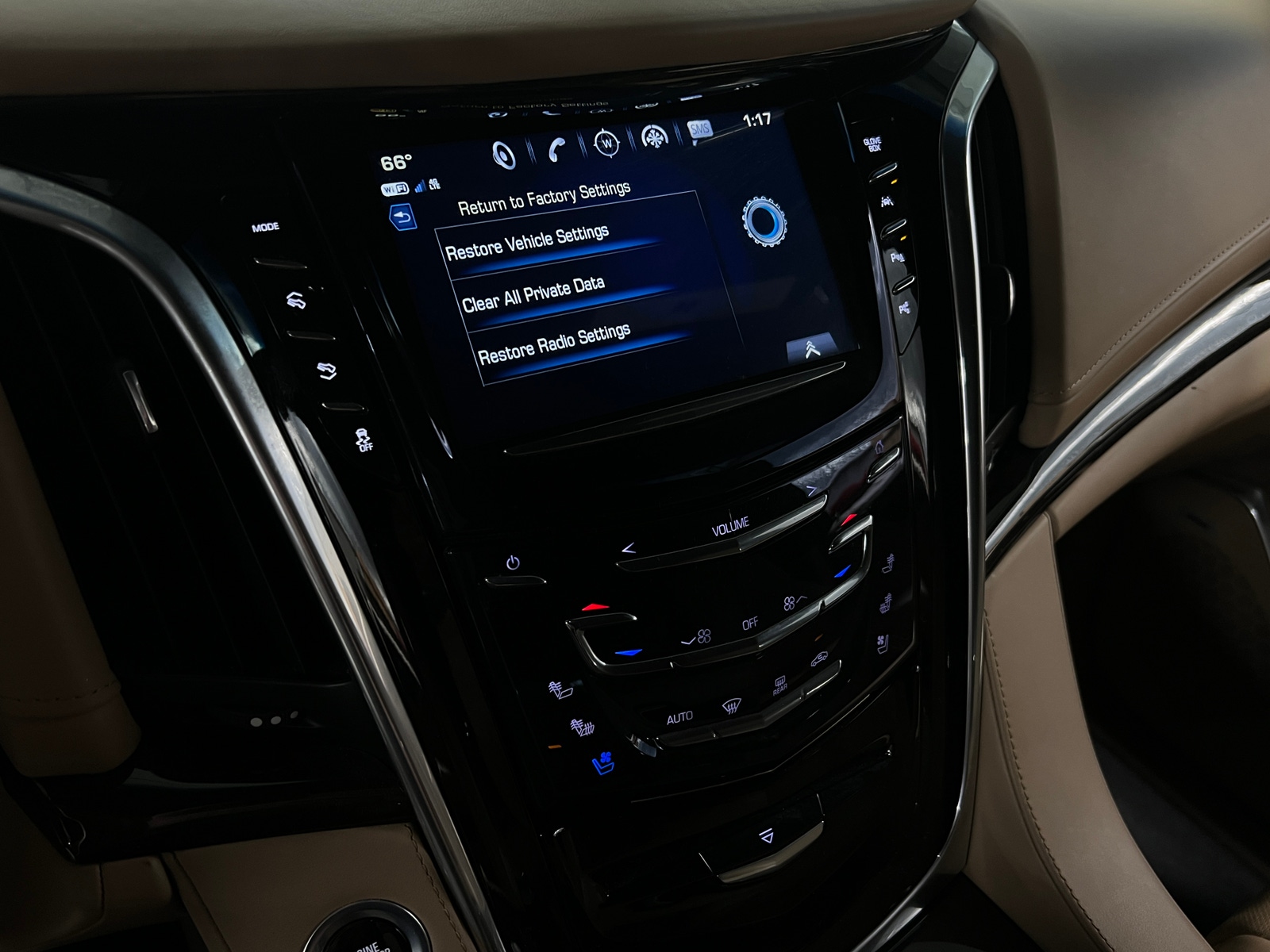 Thumbnail: 2019 Cadillac Escalade - 3
