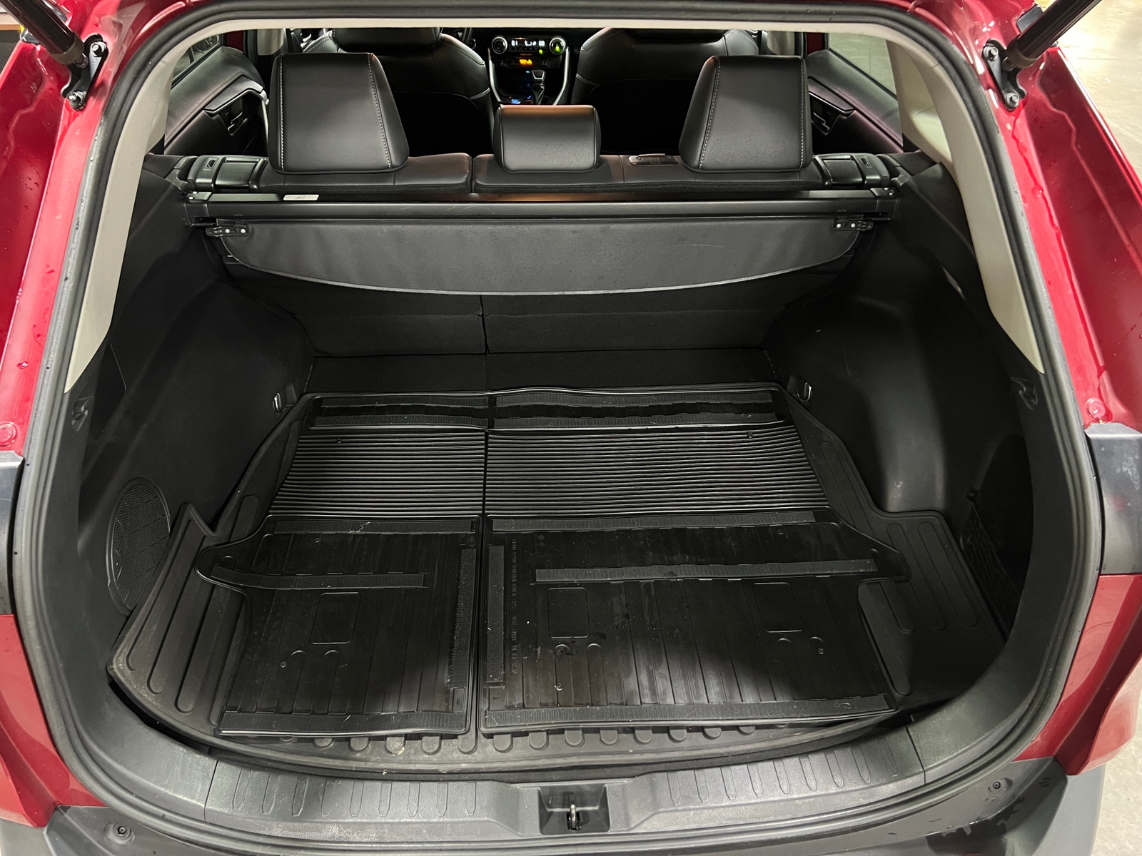 Thumbnail: 2021 Toyota RAV4 - 6