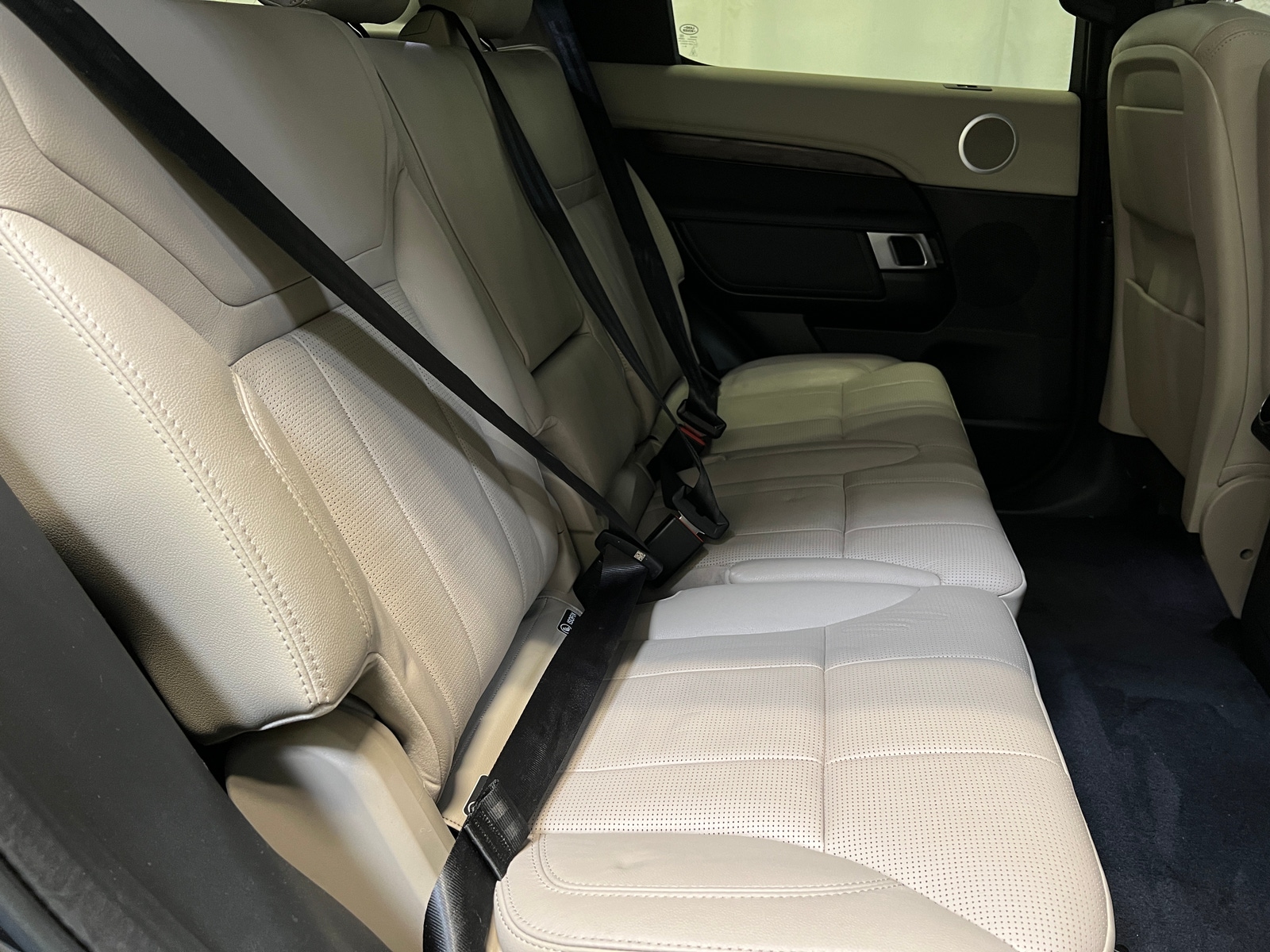 Thumbnail: 2019 Land Rover Discovery - 5