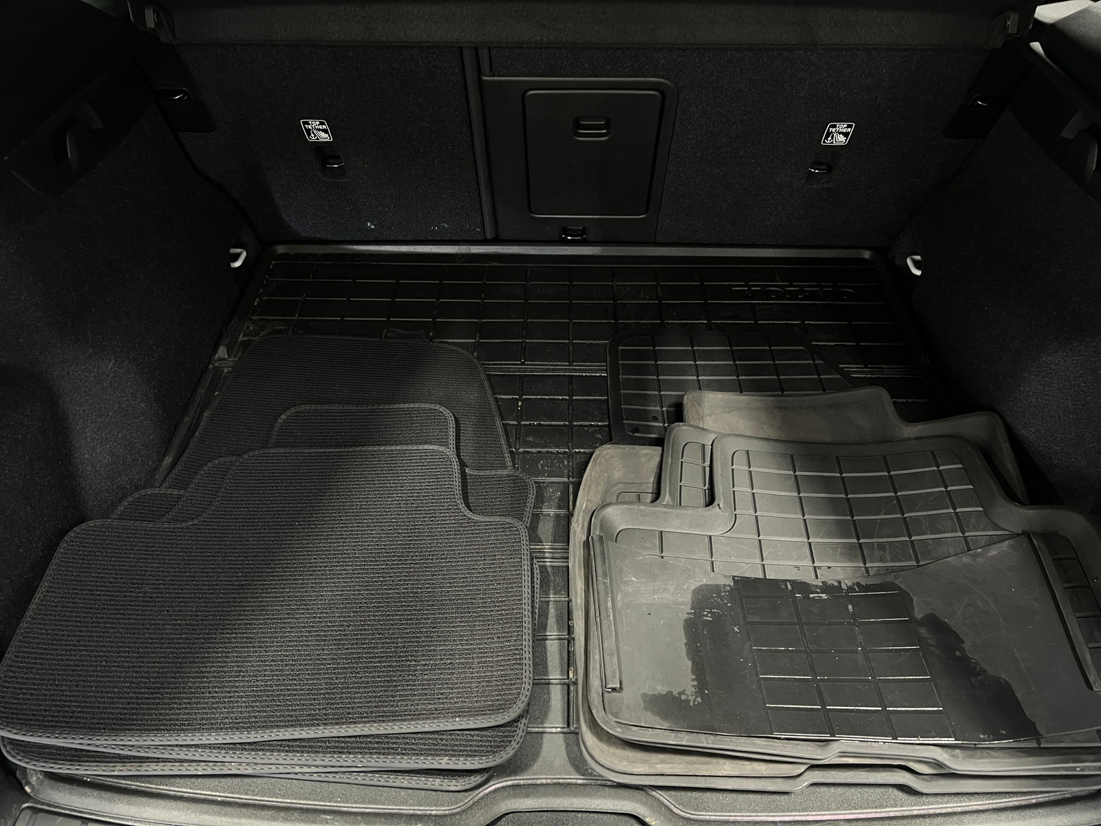 Thumbnail: 2023 Volvo XC40 - 6