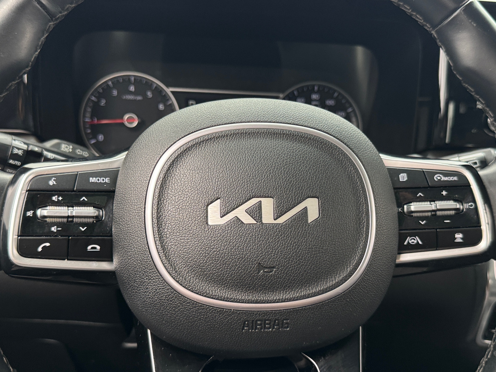 Thumbnail: 2022 Kia Sorento - 4
