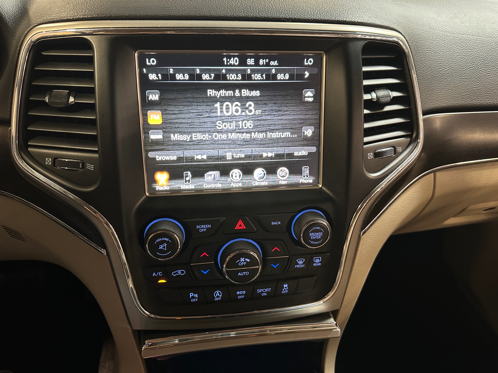 Thumbnail: 2017 Jeep Grand Cherokee - 3