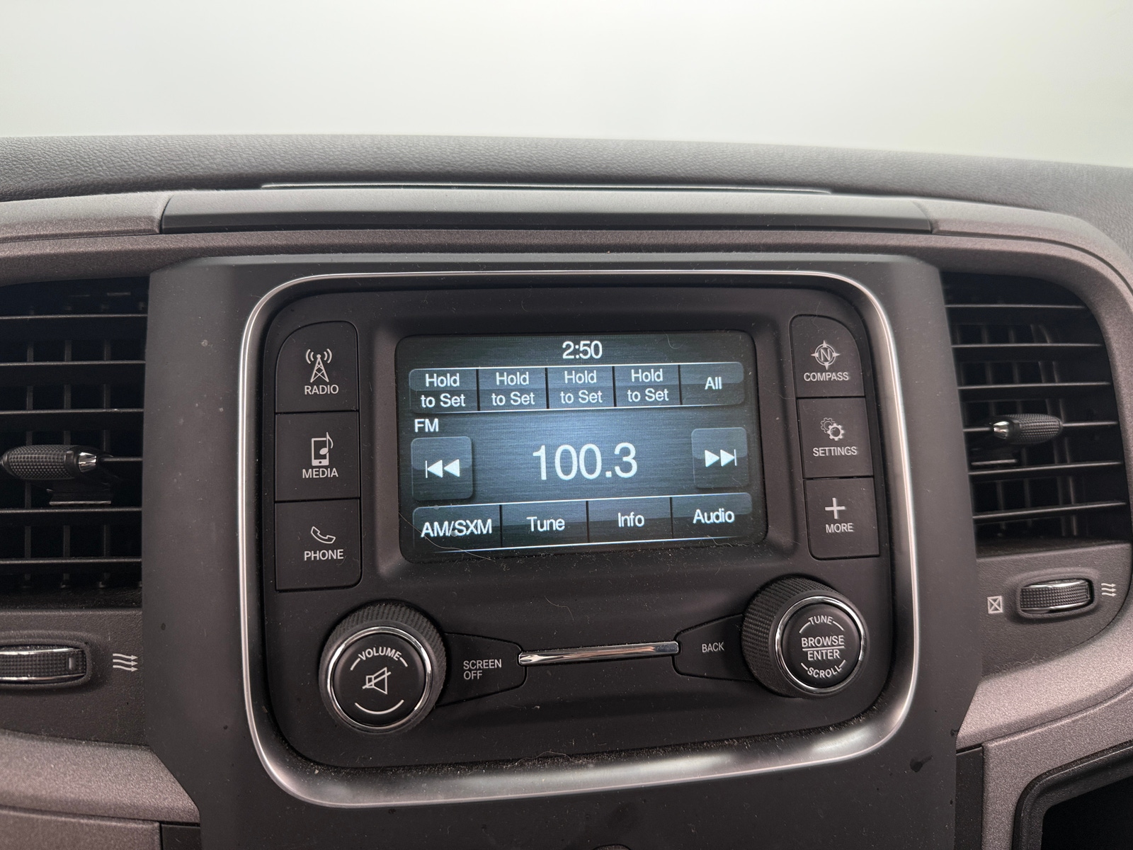Thumbnail: 2019 RAM 1500 Classic - 4