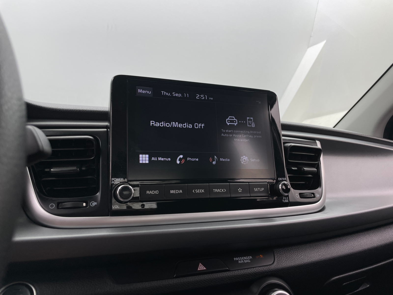Thumbnail: 2022 Kia Rio - 4