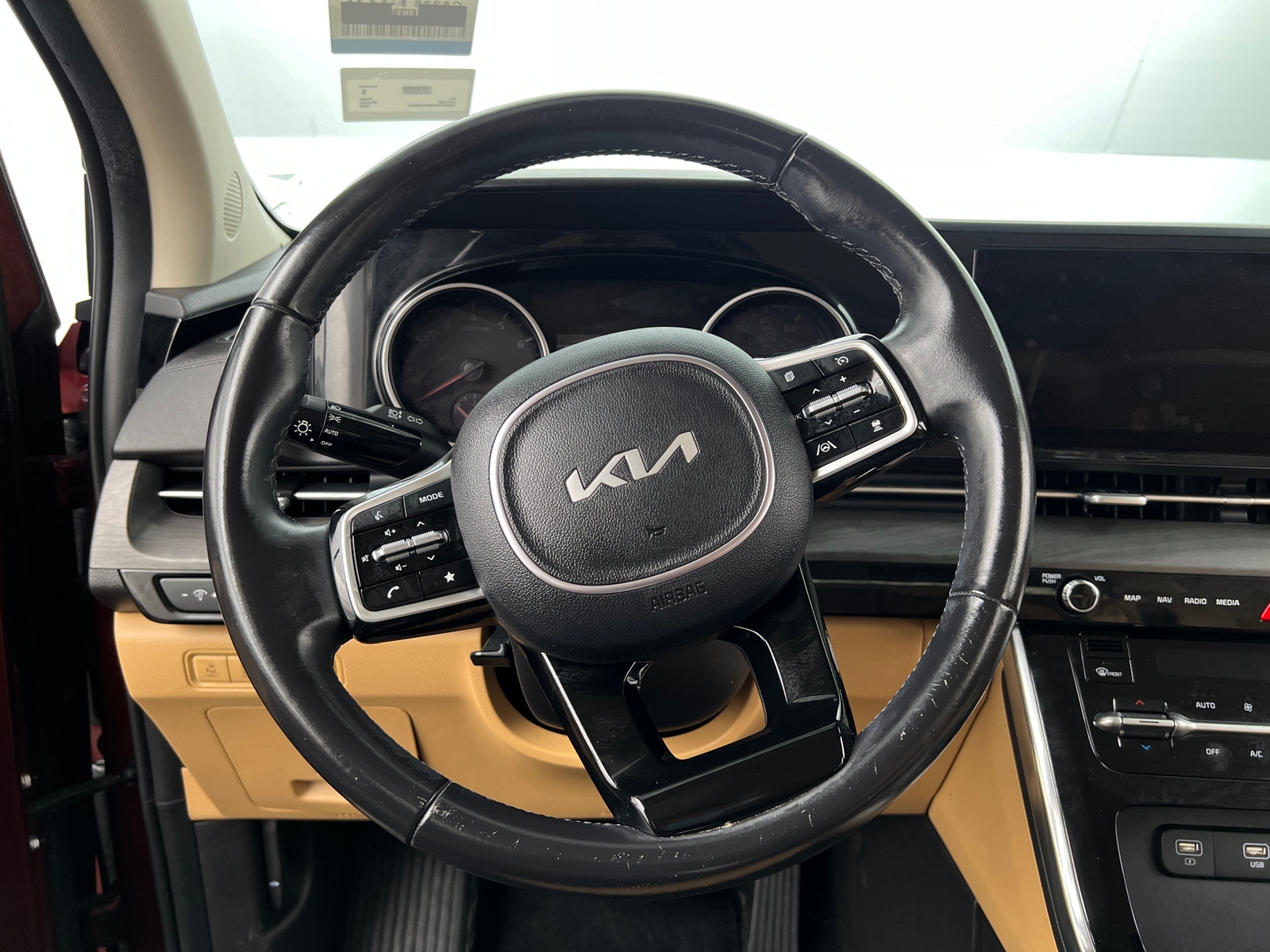Thumbnail: 2023 Kia Carnival - 4