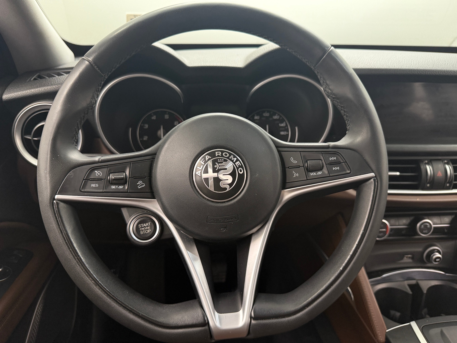 Thumbnail: 2019 Alfa Romeo Stelvio - 4
