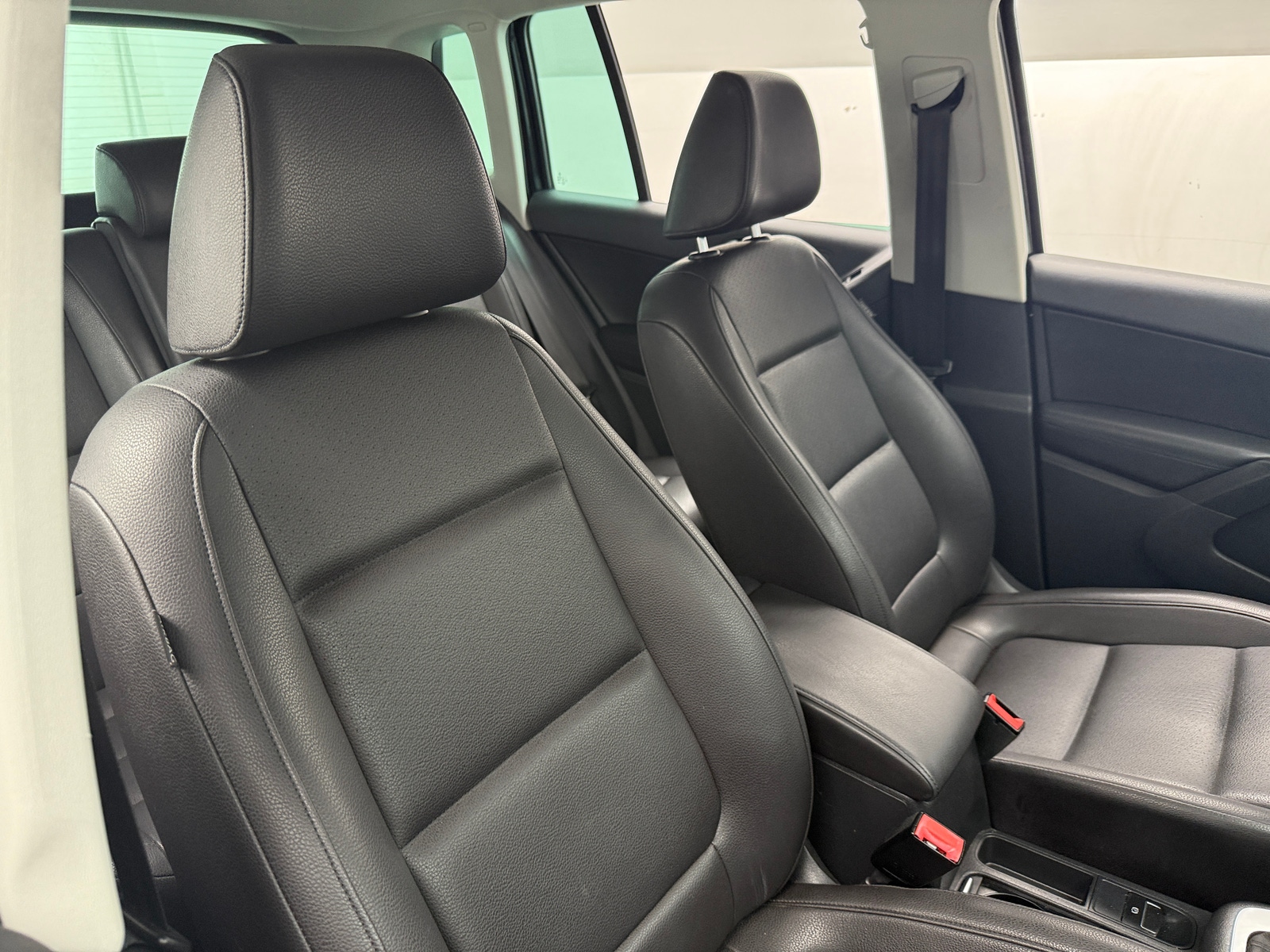 Thumbnail: 2014 Volkswagen Tiguan - 2