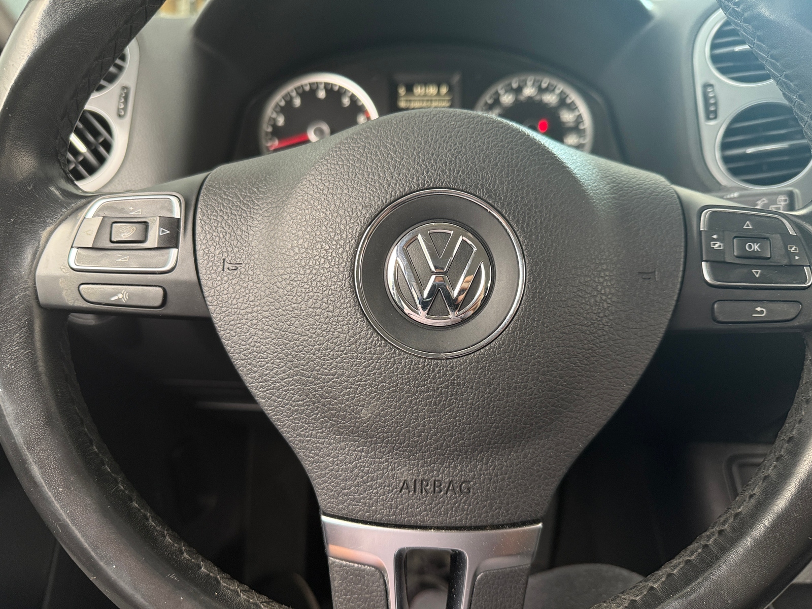Thumbnail: 2014 Volkswagen Tiguan - 5