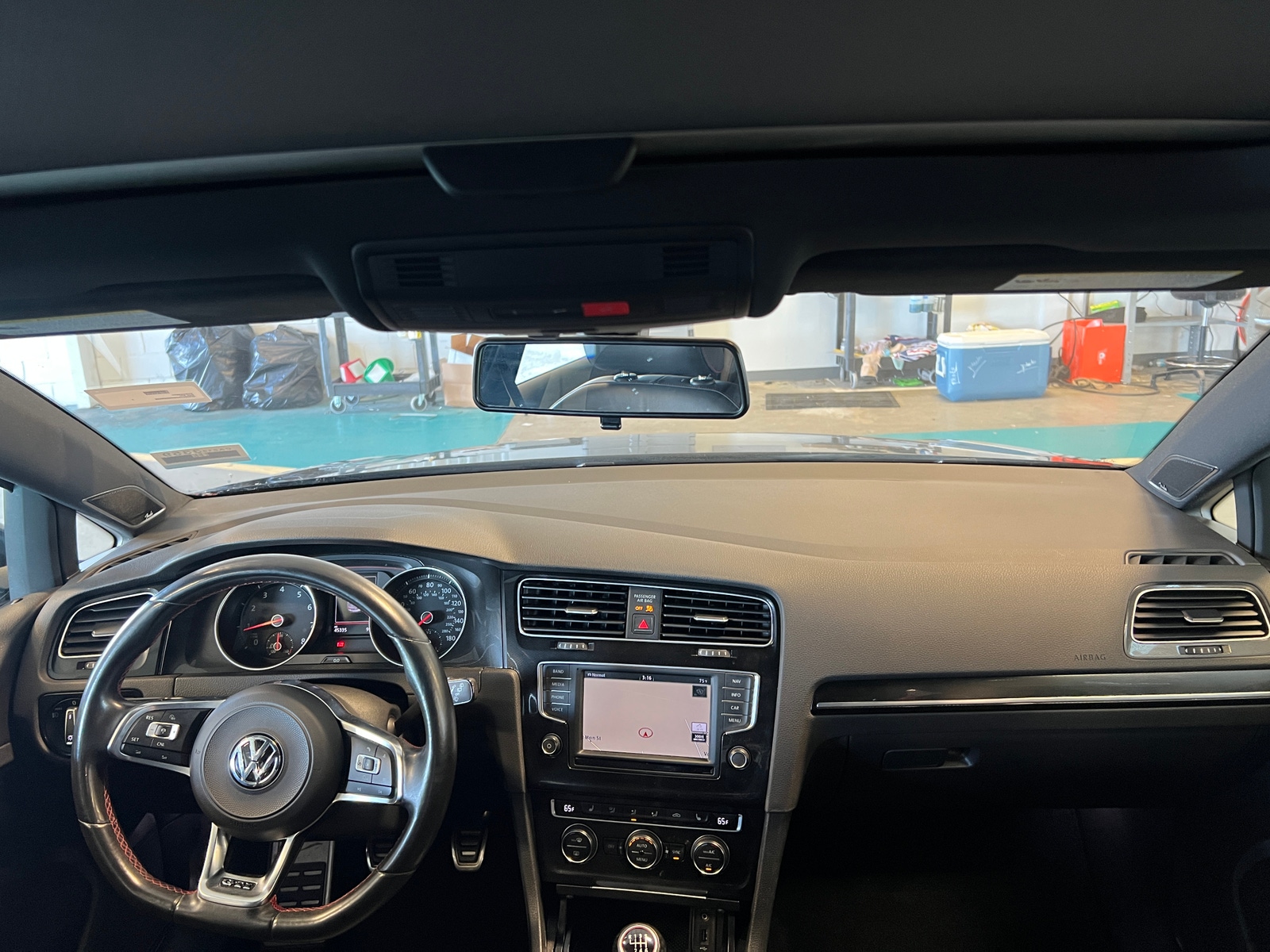 Thumbnail: 2017 Volkswagen Golf - 3