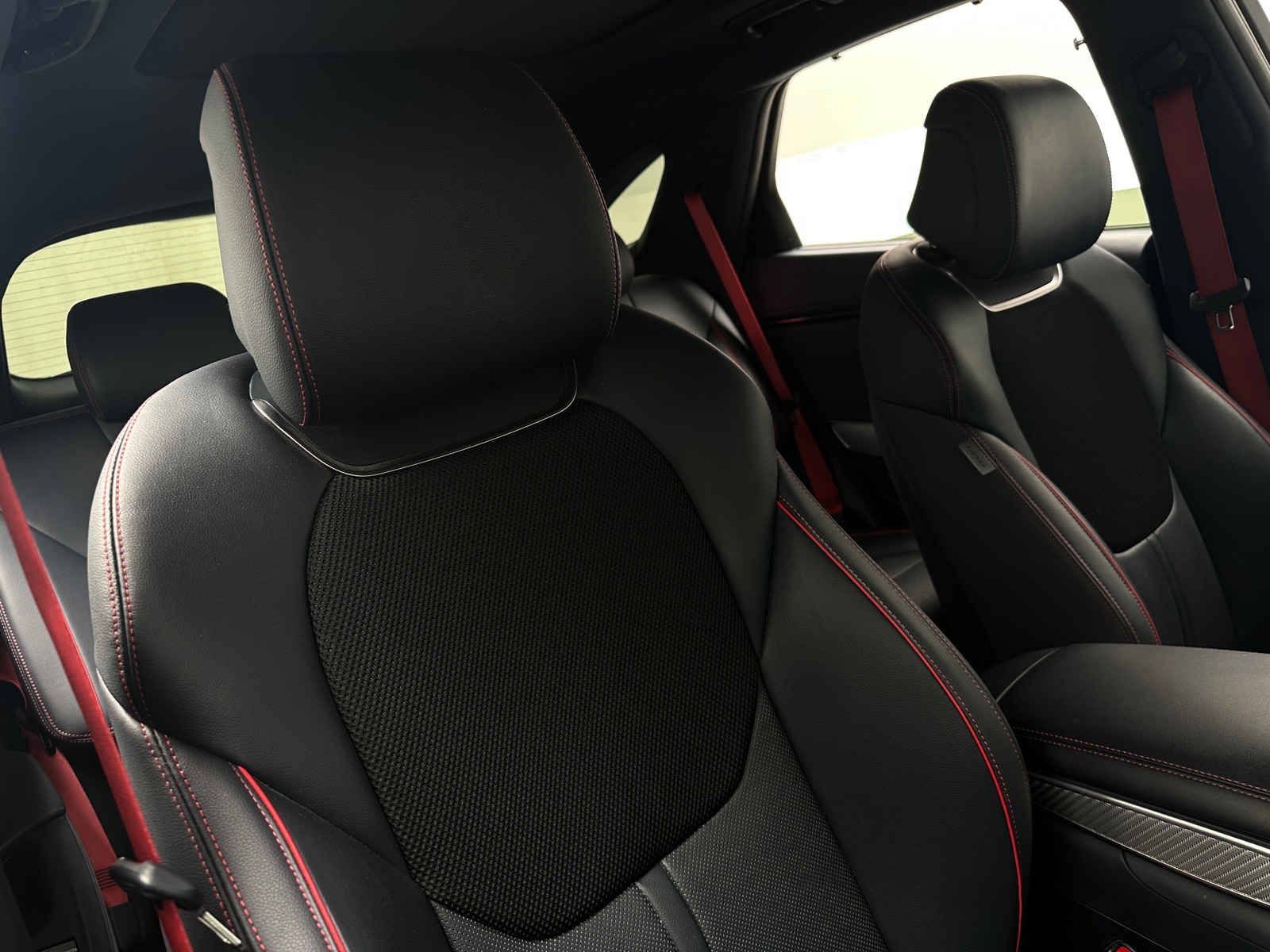 Thumbnail: 2022 Genesis GV70 - 2