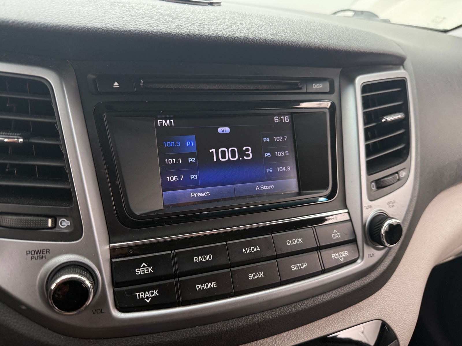 Thumbnail: 2017 Hyundai Tucson - 4