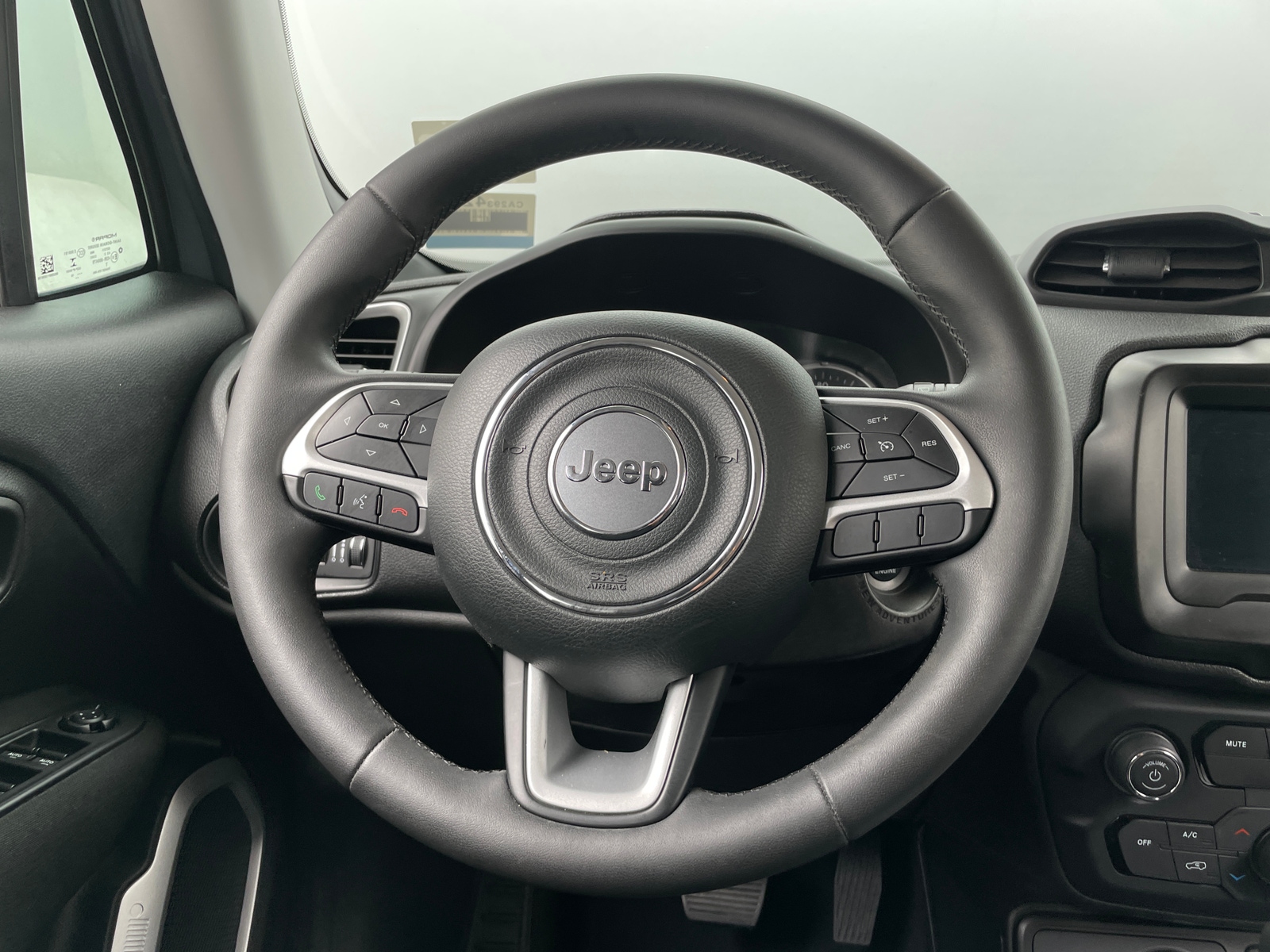 Thumbnail: 2018 Jeep Renegade - 5