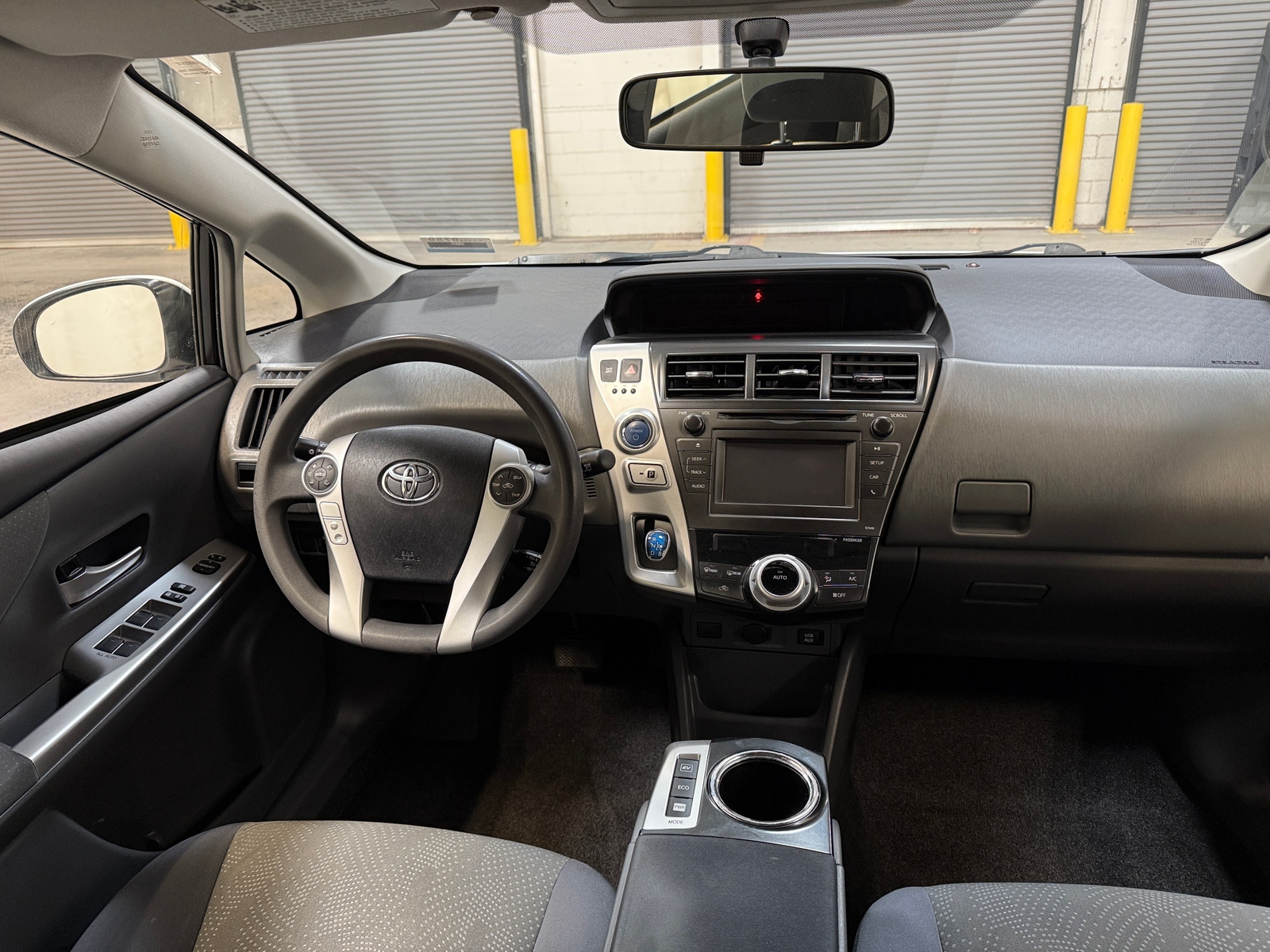 Thumbnail: 2014 Toyota Prius v - 3