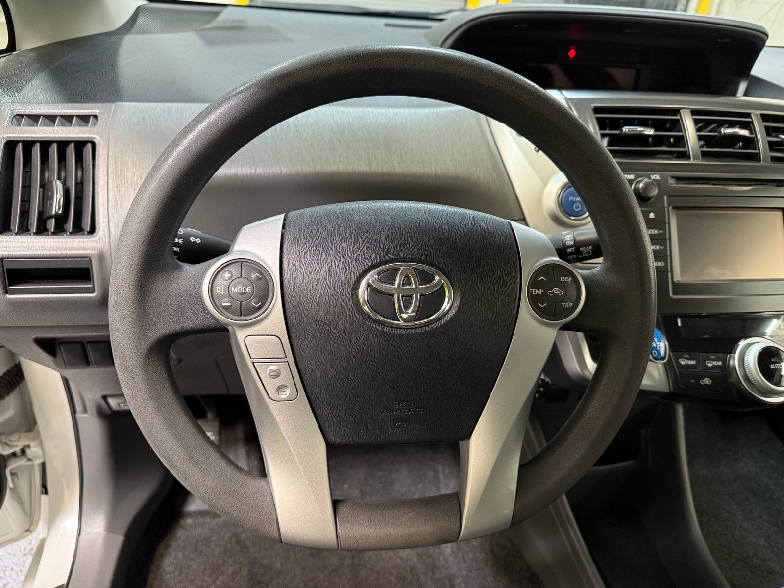 Thumbnail: 2014 Toyota Prius v - 5