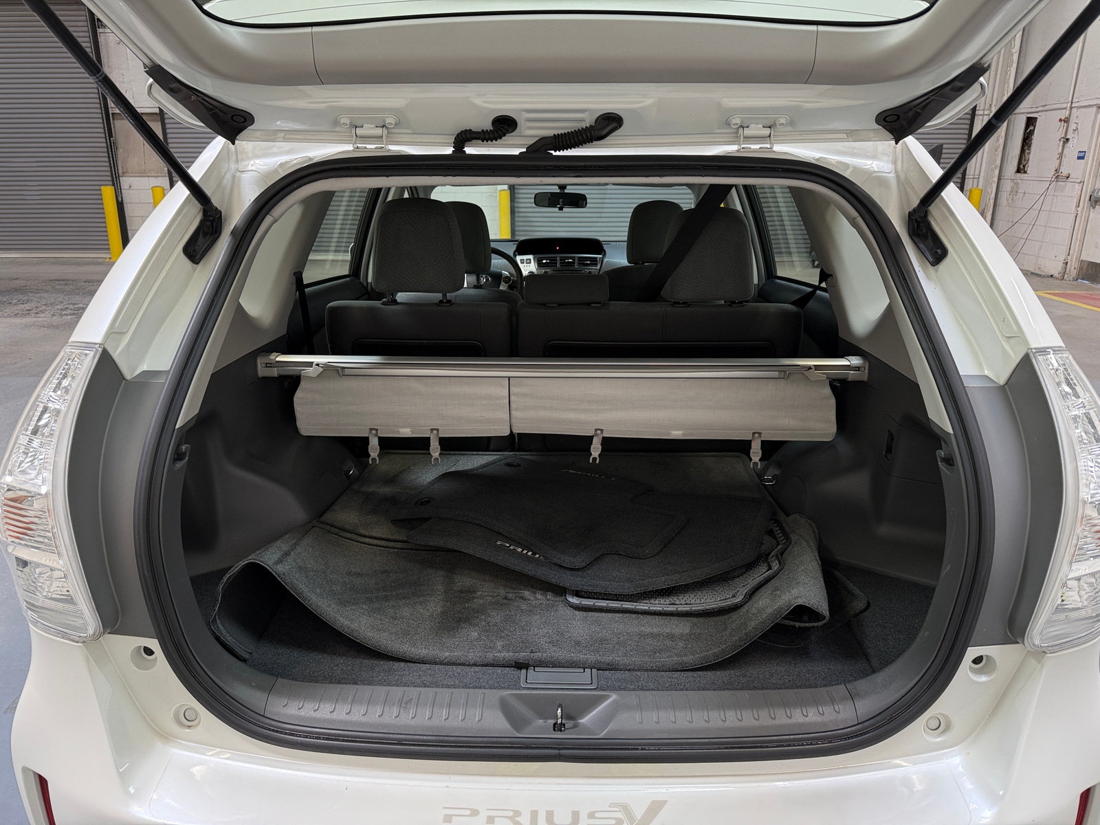 Thumbnail: 2014 Toyota Prius v - 7