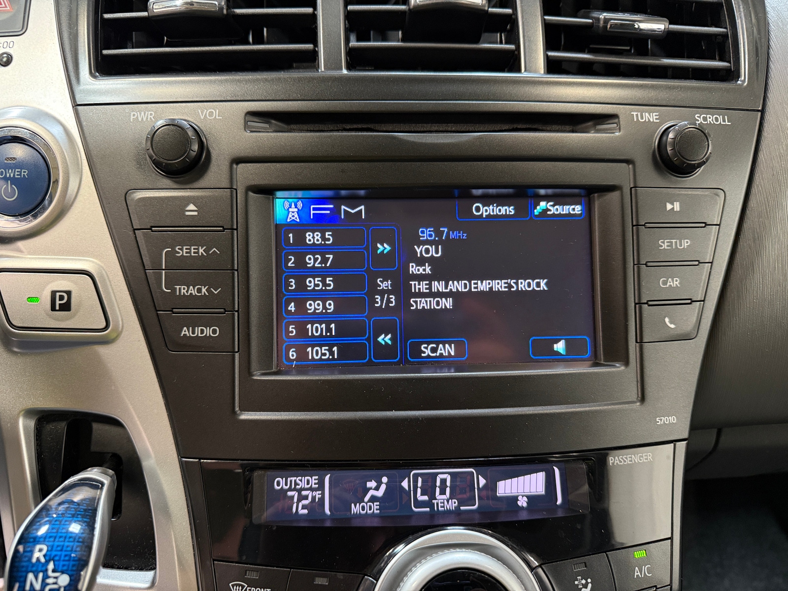 Thumbnail: 2014 Toyota Prius v - 4