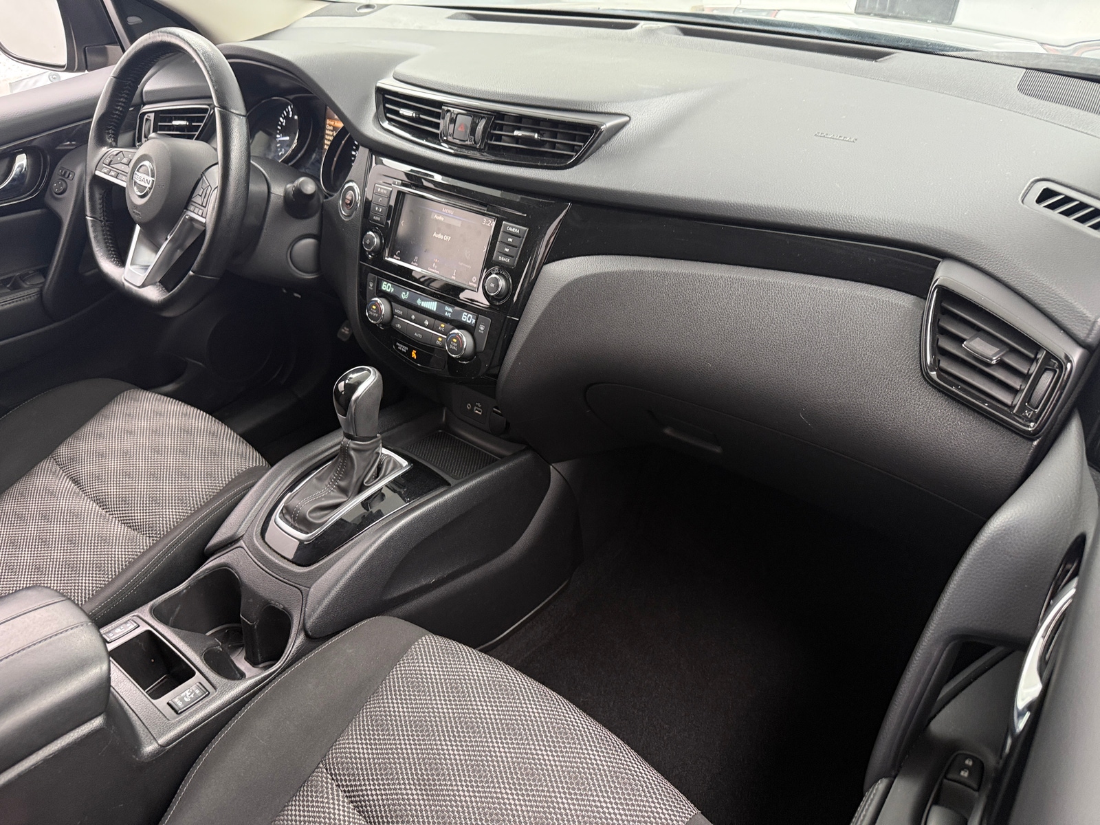 Thumbnail: 2022 Nissan Rogue Sport - 3