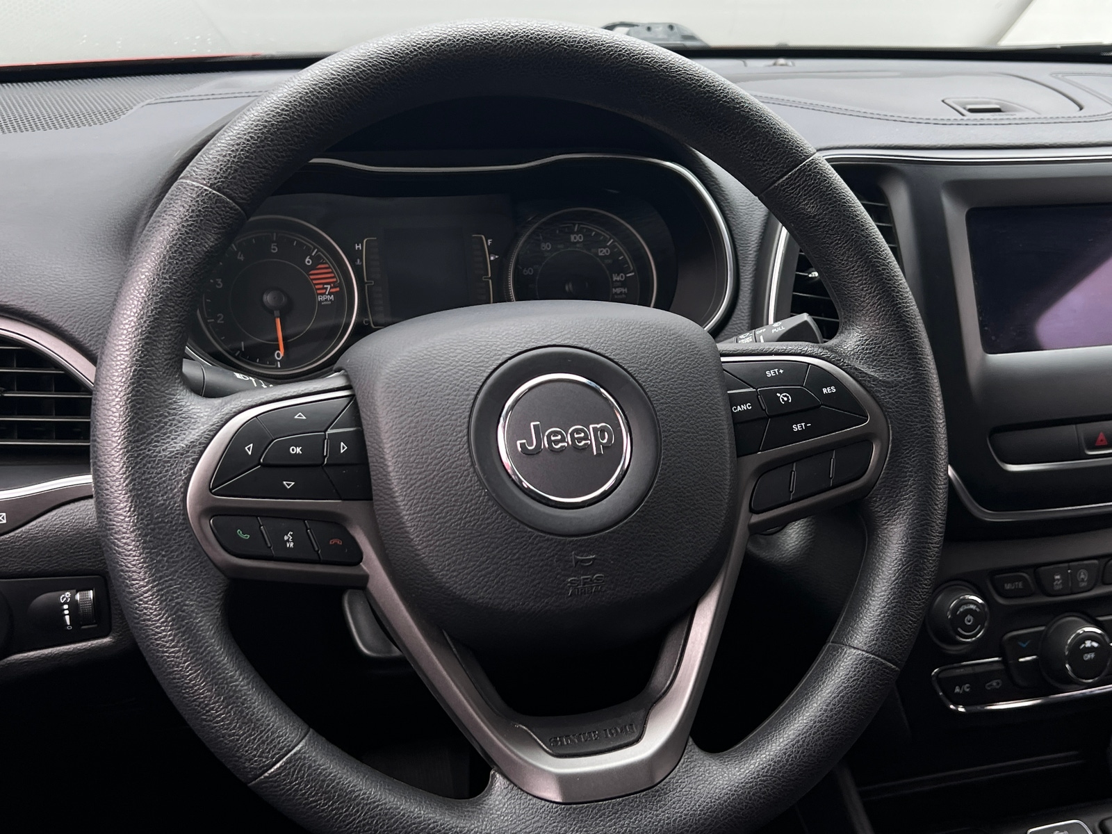 Thumbnail: 2019 Jeep Cherokee - 5
