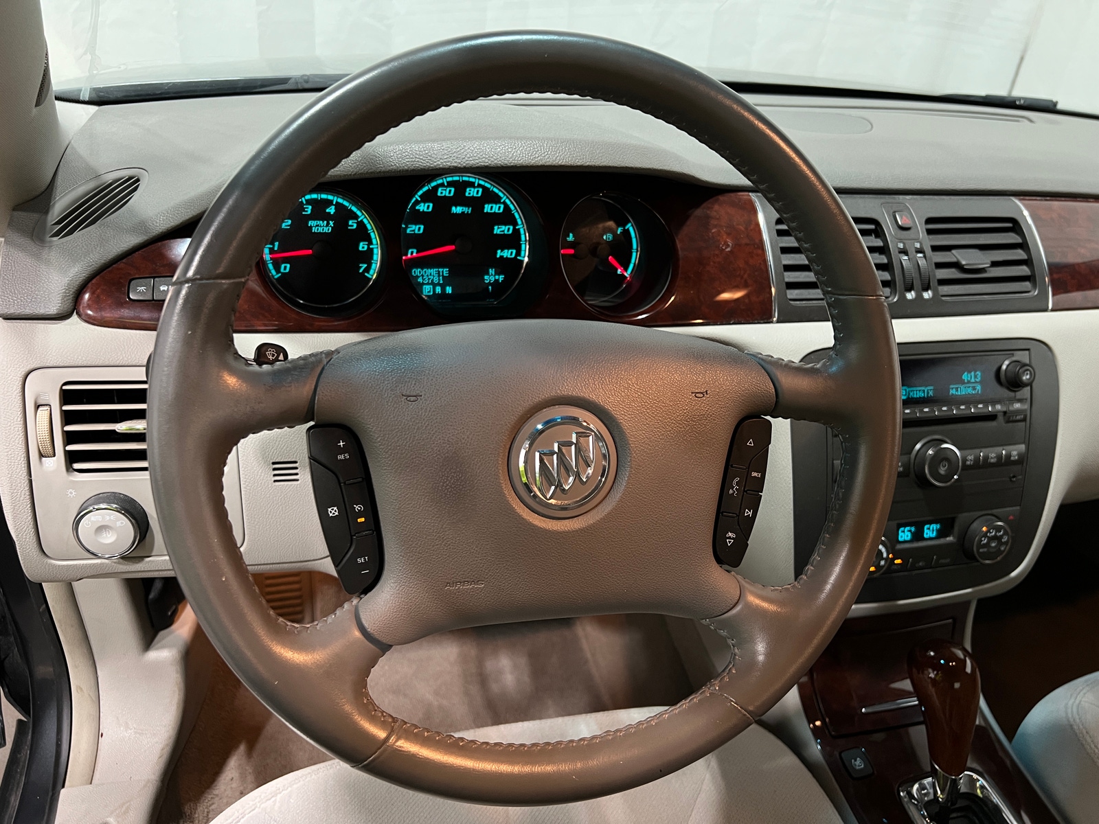 Thumbnail: 2010 Buick Lucerne - 5