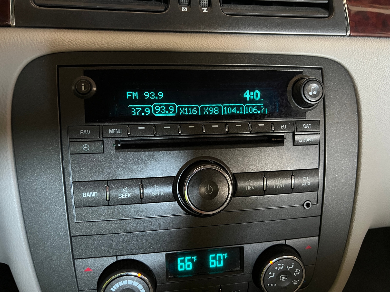 Thumbnail: 2010 Buick Lucerne - 4