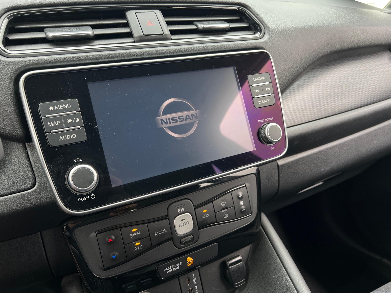 Thumbnail: 2020 Nissan Leaf - 4
