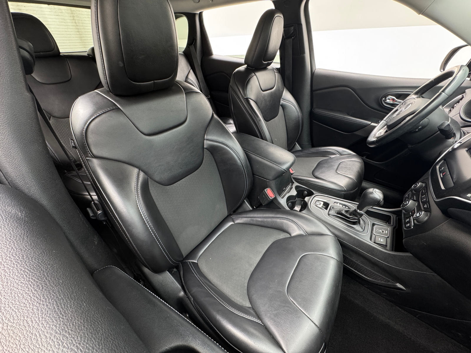 Thumbnail: 2019 Jeep Cherokee - 2