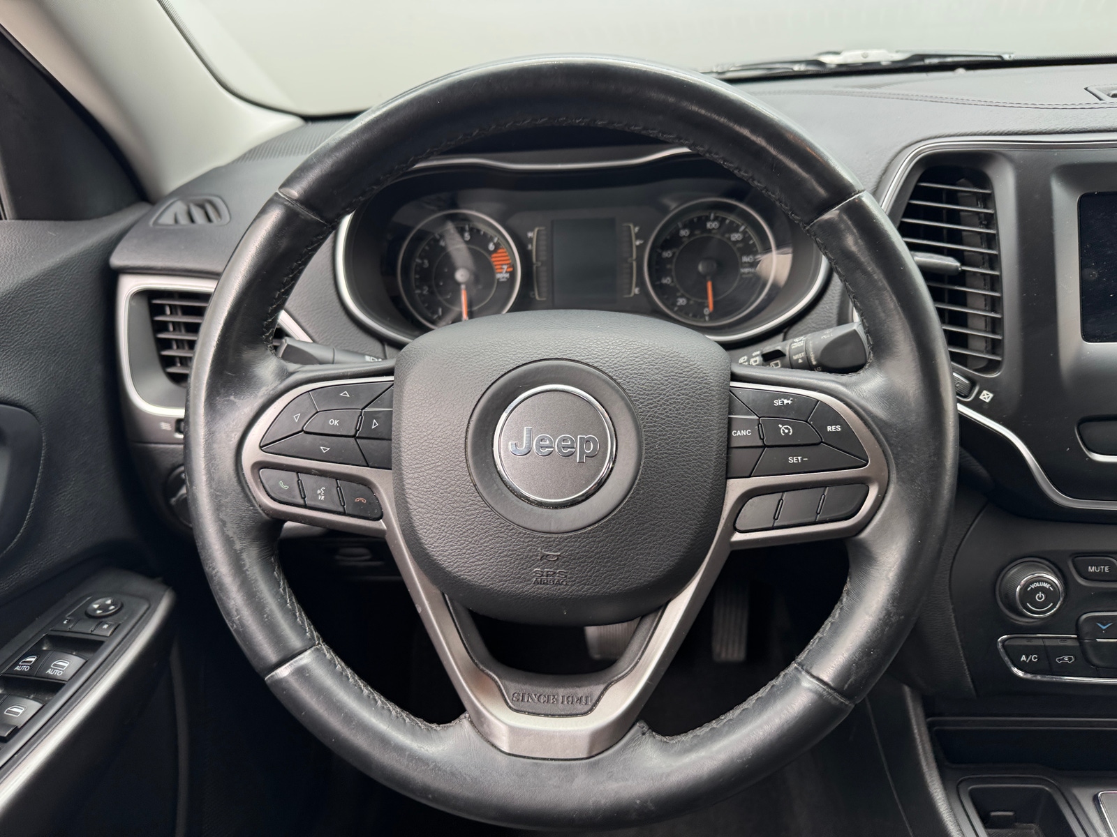 Thumbnail: 2019 Jeep Cherokee - 5