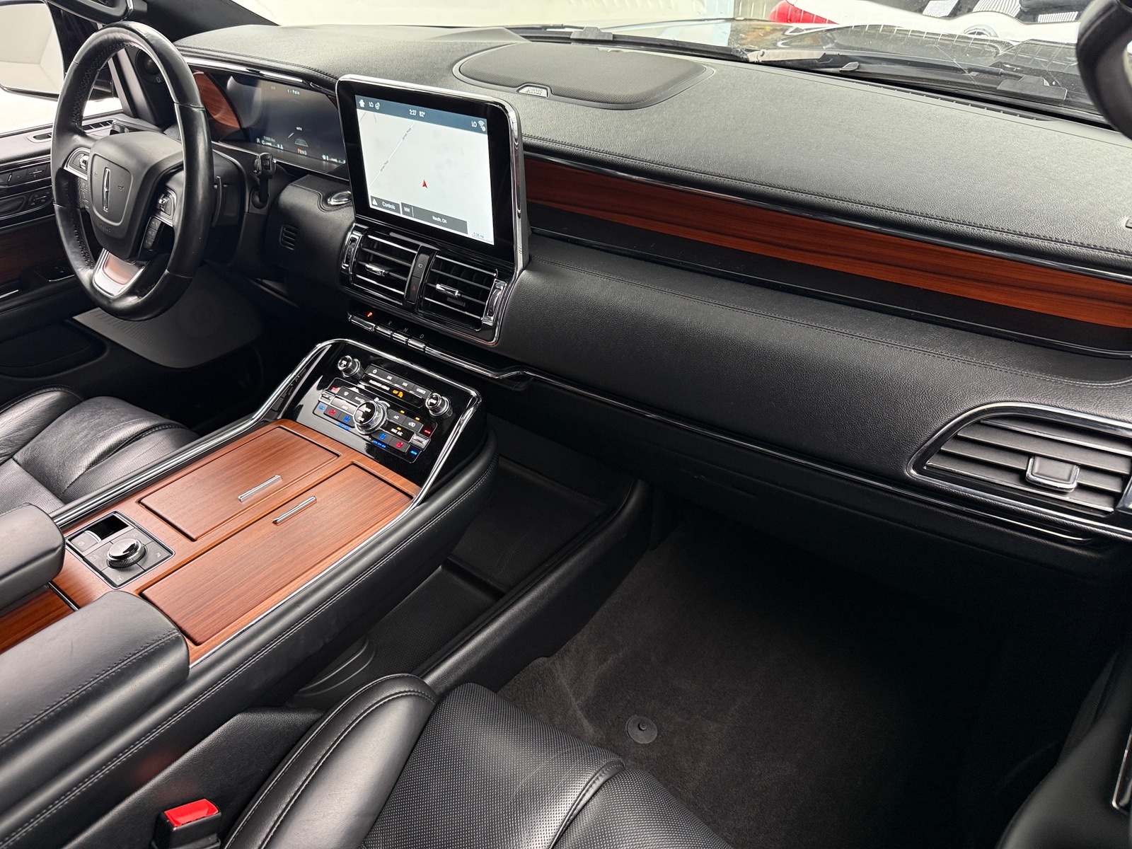 Thumbnail: 2019 Lincoln Navigator L - 2
