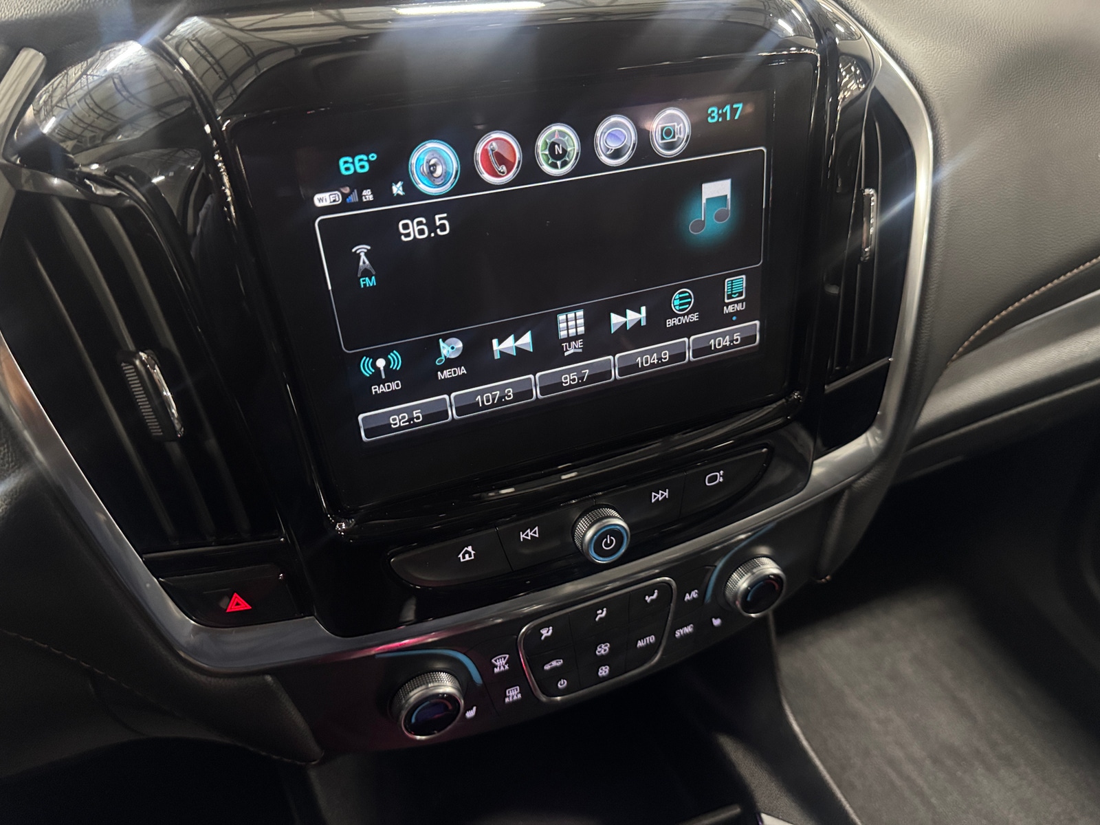 Thumbnail: 2019 Chevrolet Traverse - 3