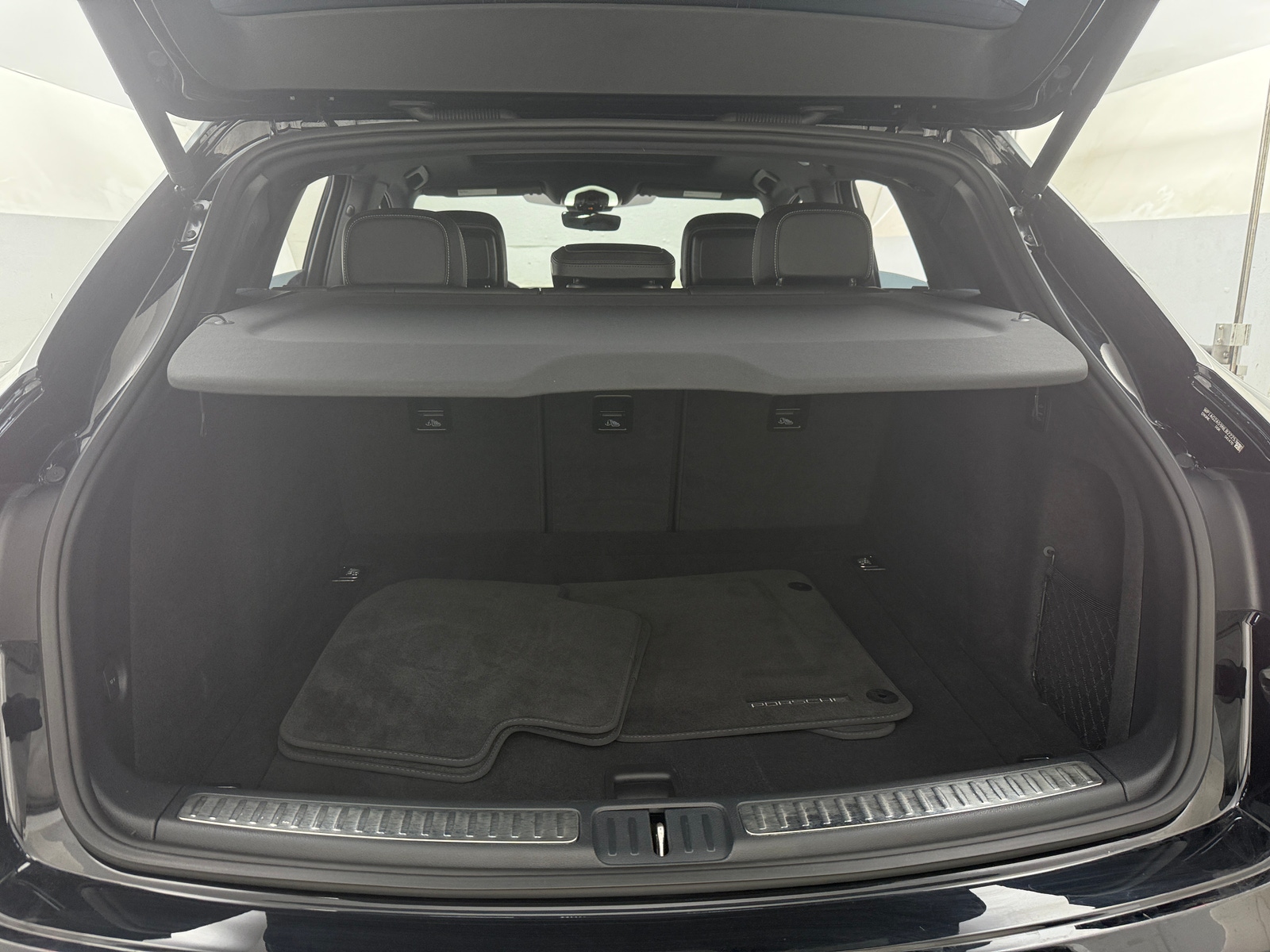 Thumbnail: 2022 Porsche Macan - 6