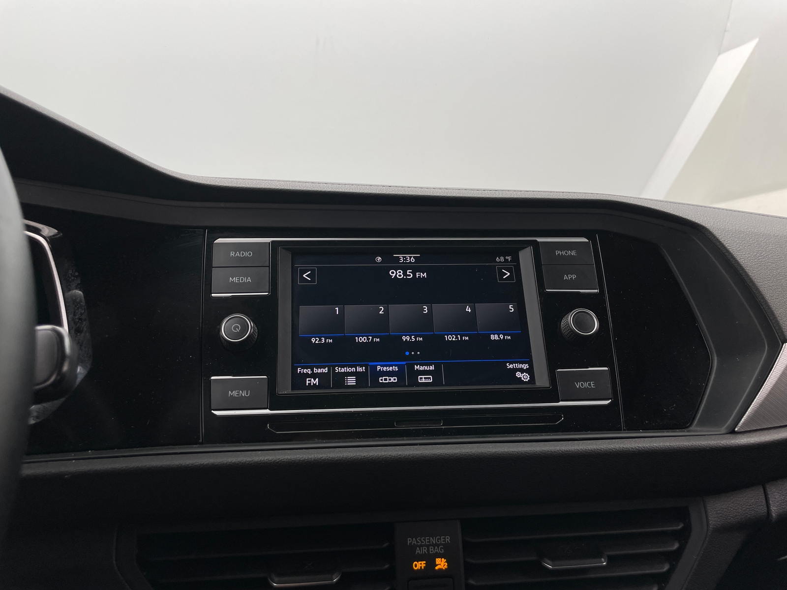 Thumbnail: 2022 Volkswagen Jetta - 4
