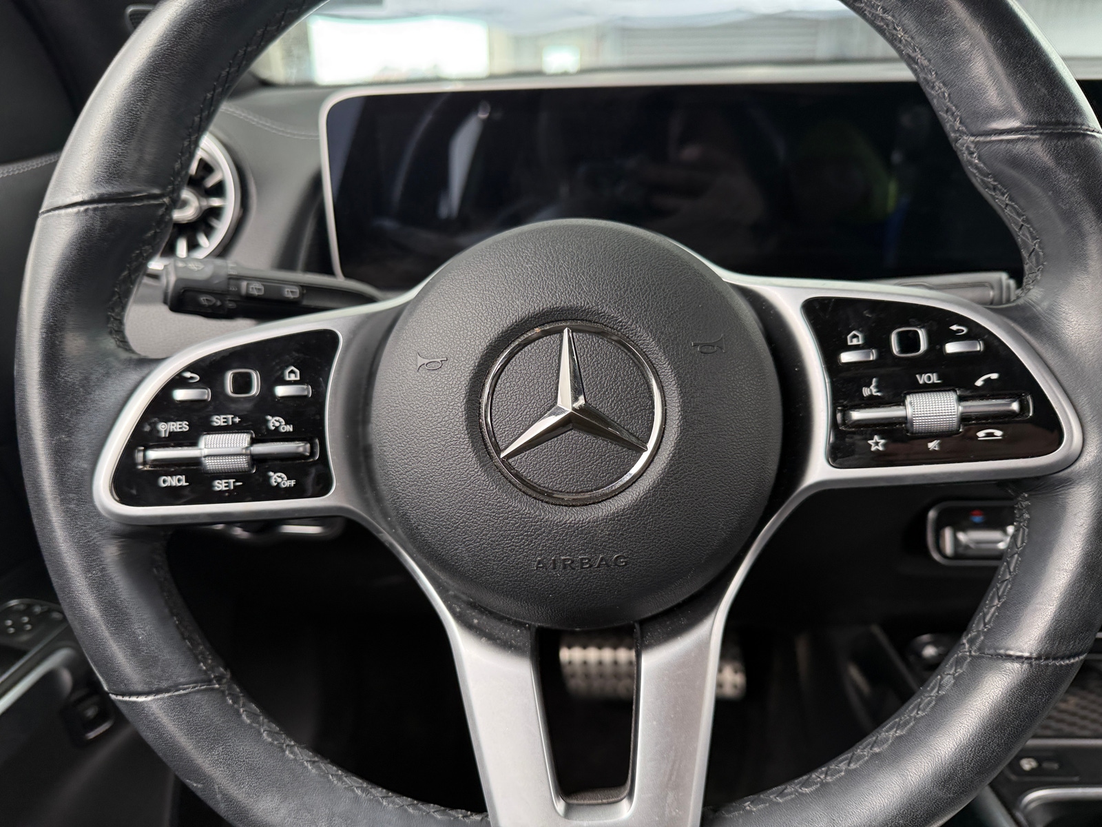 Thumbnail: 2021 Mercedes-Benz GLB - 4