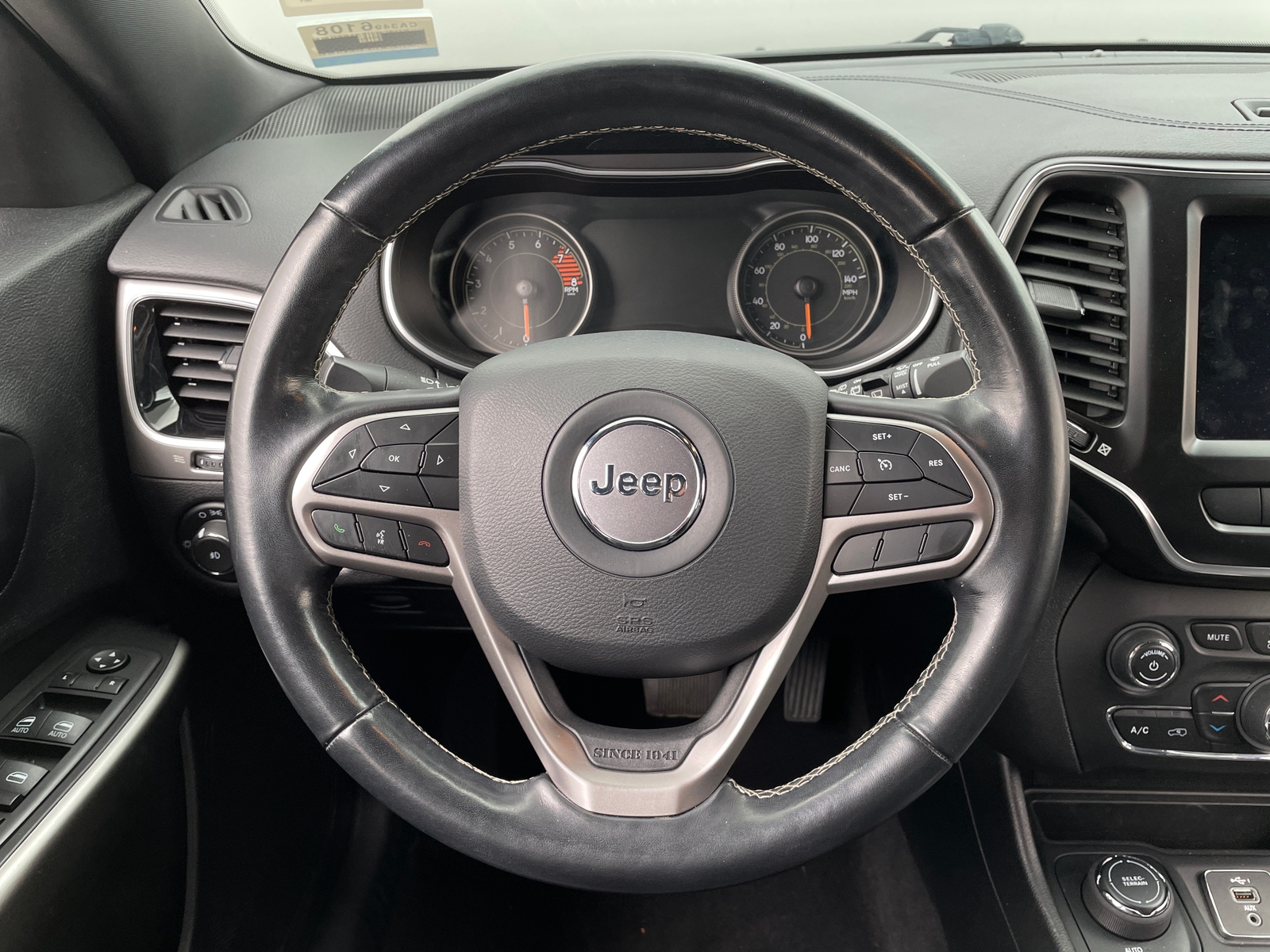 Thumbnail: 2021 Jeep Cherokee - 4