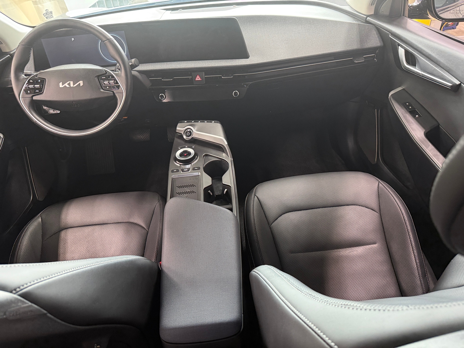 Thumbnail: 2023 Kia EV6 - 2