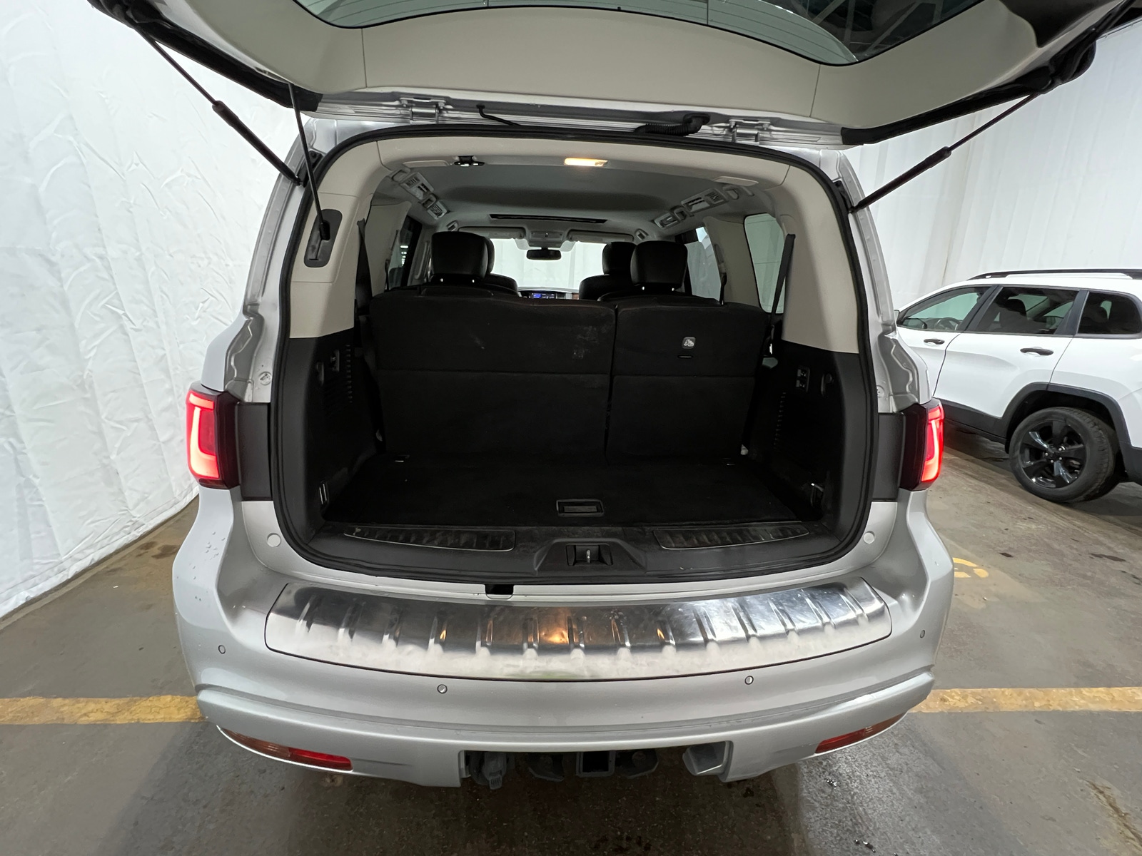Thumbnail: 2019 INFINITI QX80 - 6