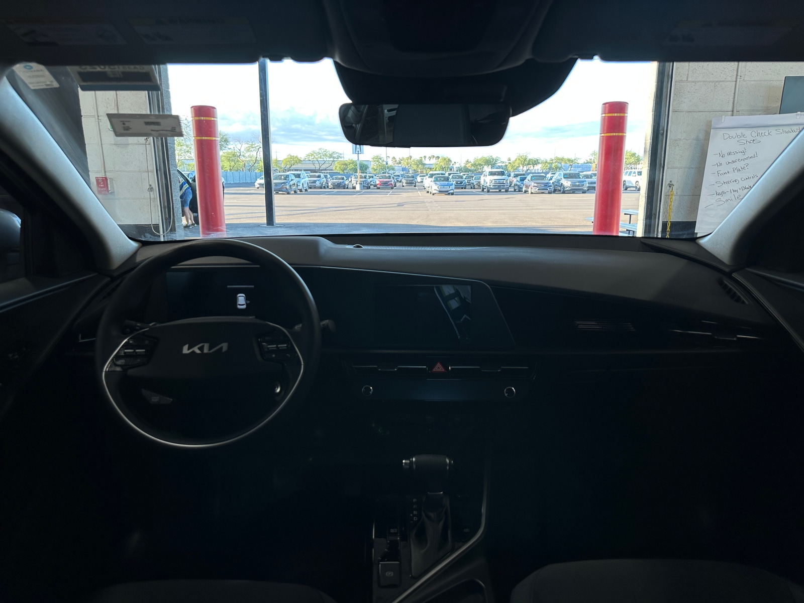 Thumbnail: 2023 Kia Niro - 3