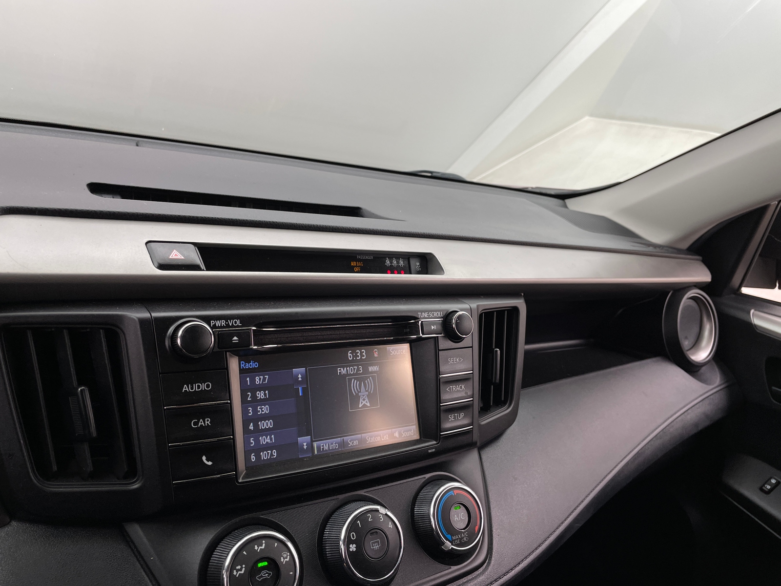 Thumbnail: 2018 Toyota RAV4 - 4