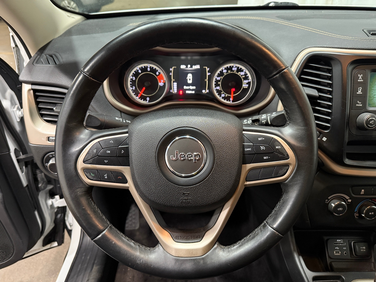 Thumbnail: 2017 Jeep Cherokee - 5
