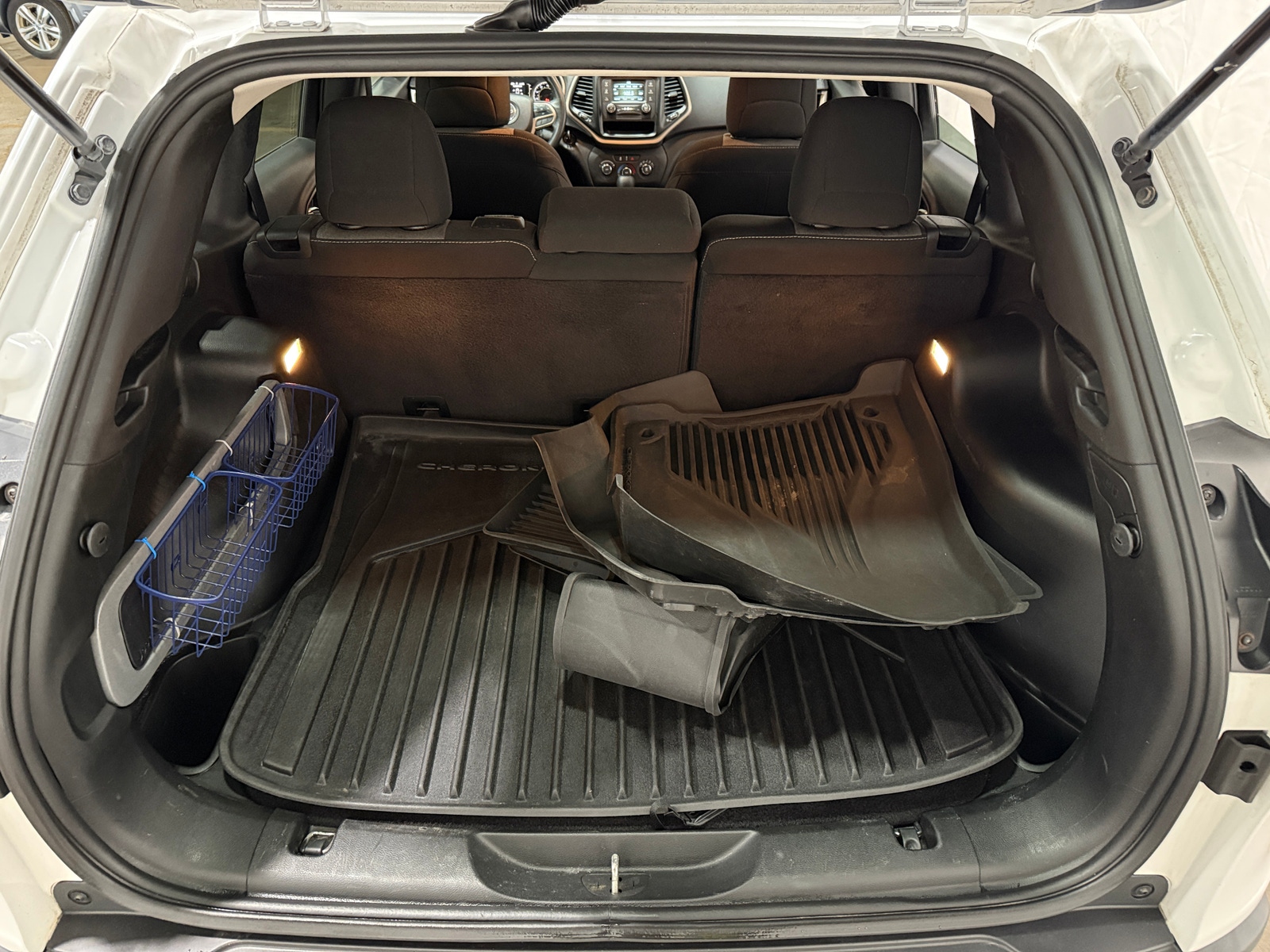 Thumbnail: 2017 Jeep Cherokee - 7