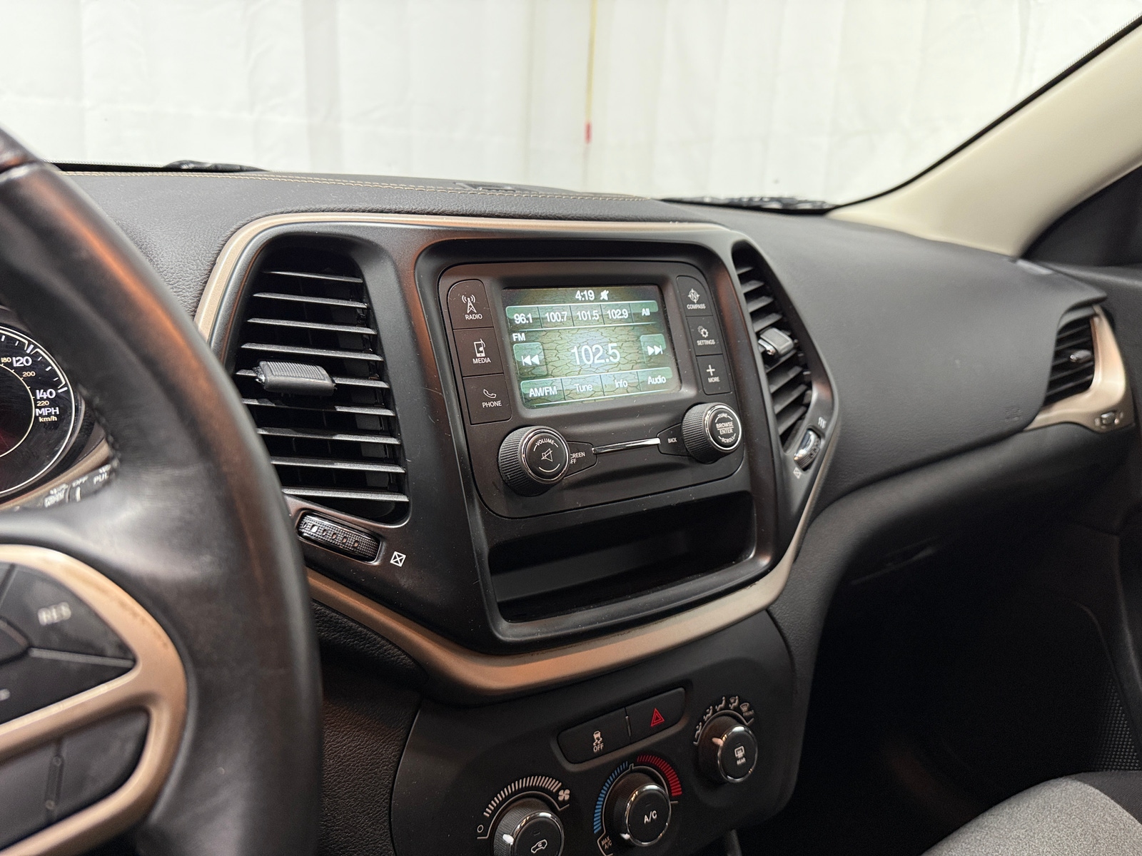 Thumbnail: 2017 Jeep Cherokee - 4