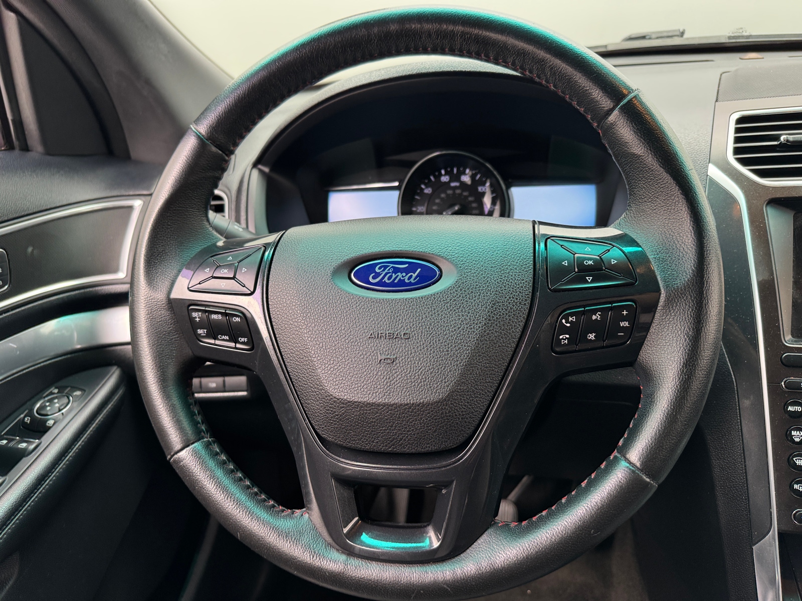 Thumbnail: 2016 Ford Explorer - 4