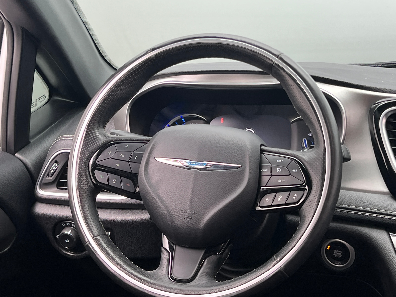 Thumbnail: 2021 Chrysler Pacifica - 4