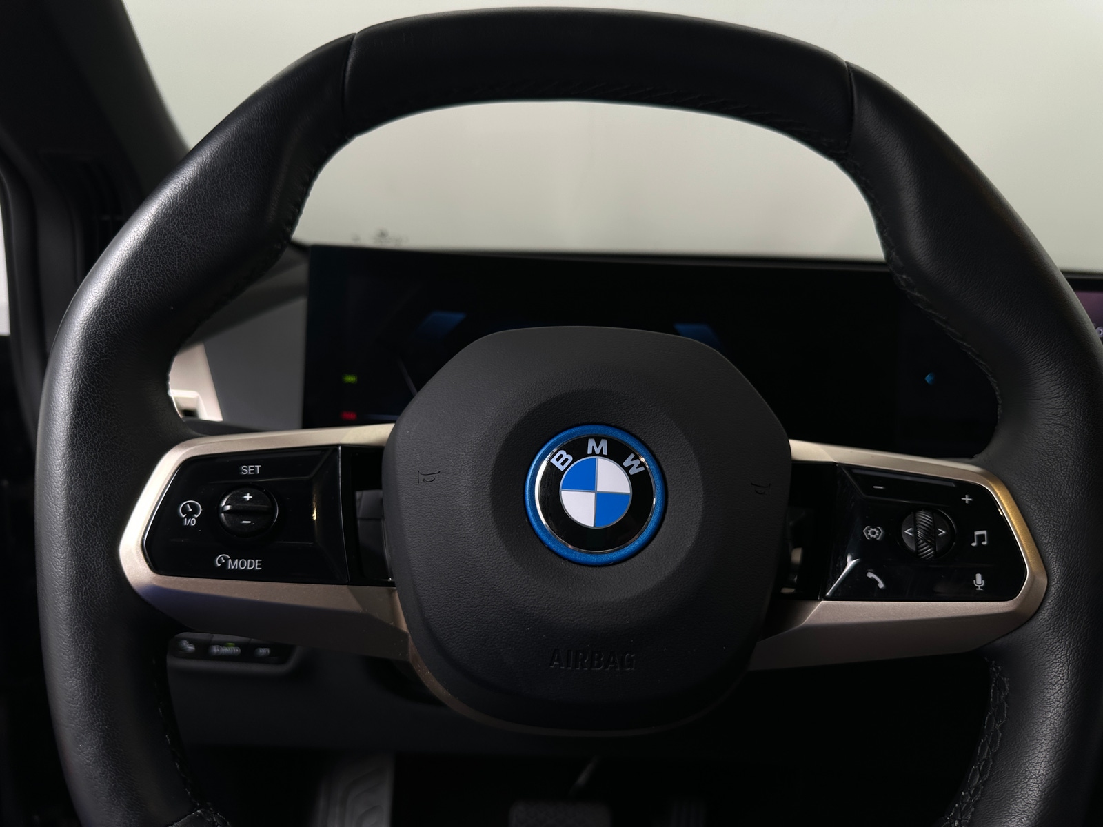 Thumbnail: 2025 BMW iX - 4