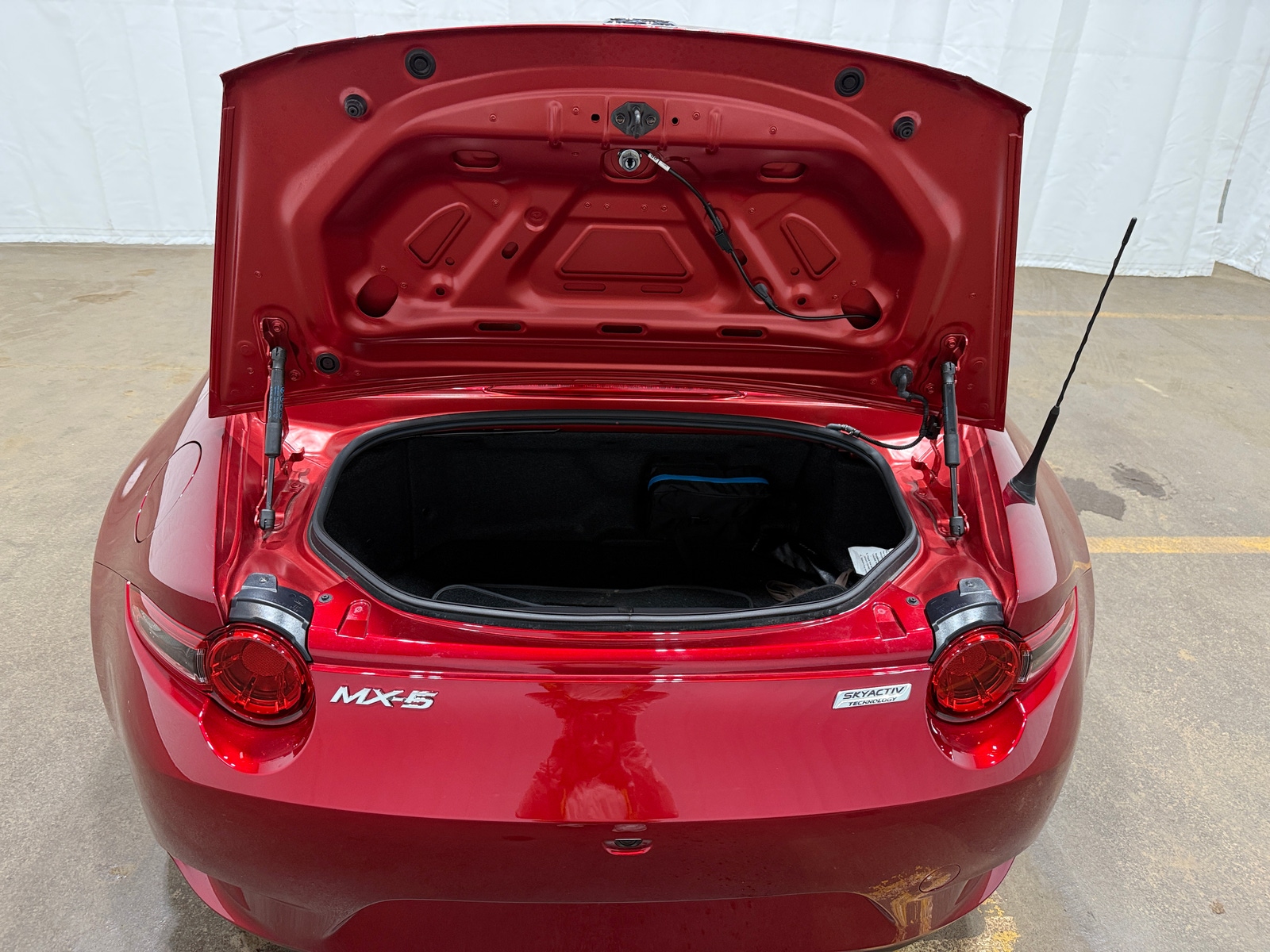 Thumbnail: 2019 Mazda MX-5 Miata - 5