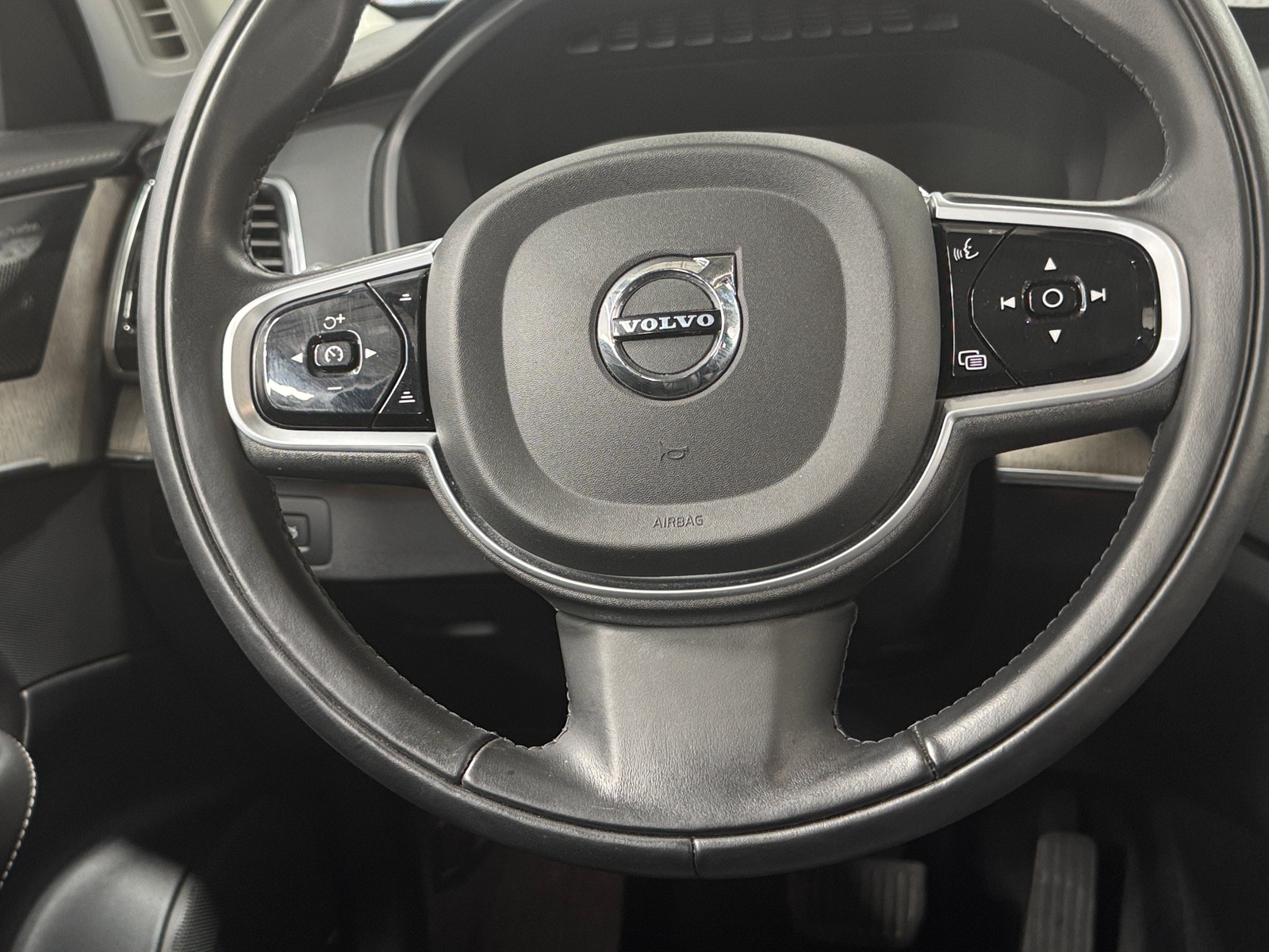 Thumbnail: 2022 Volvo XC90 - 4