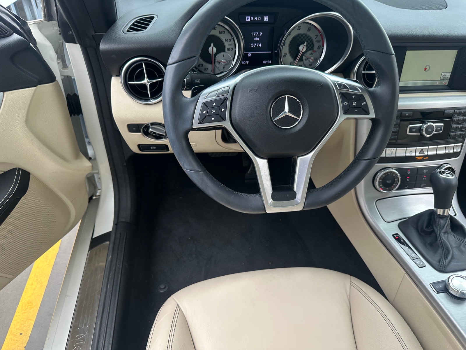 Thumbnail: 2013 Mercedes-Benz SLK - 4