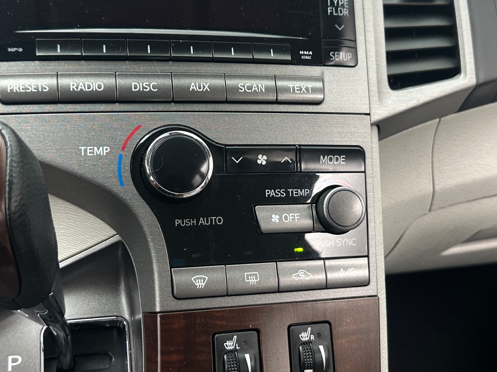 Thumbnail: 2012 Toyota Venza - 3
