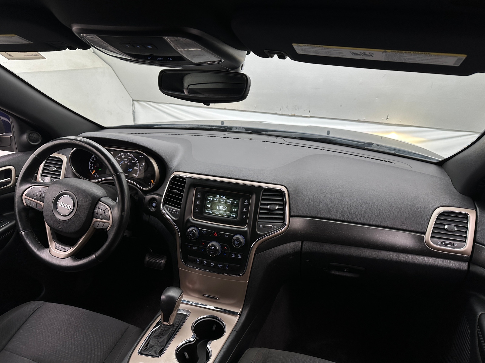 Thumbnail: 2017 Jeep Grand Cherokee - 3