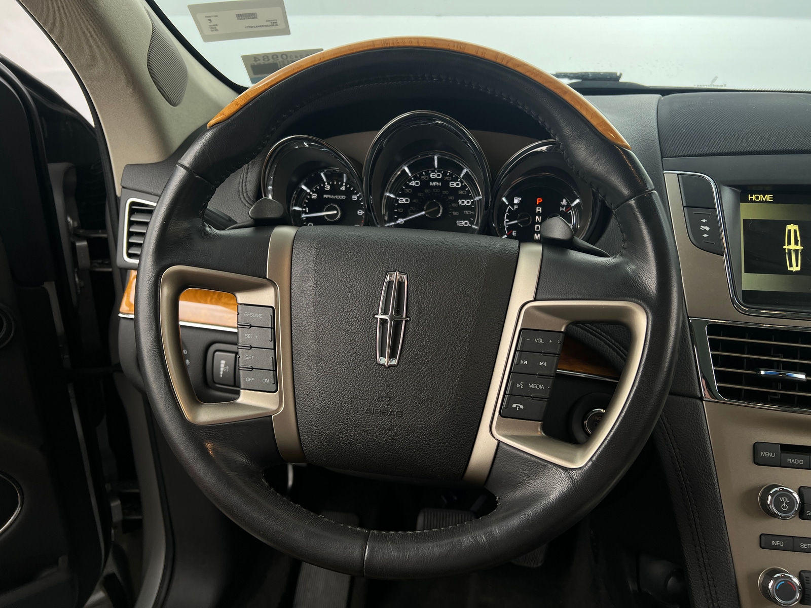 Thumbnail: 2010 Lincoln MKT - 4