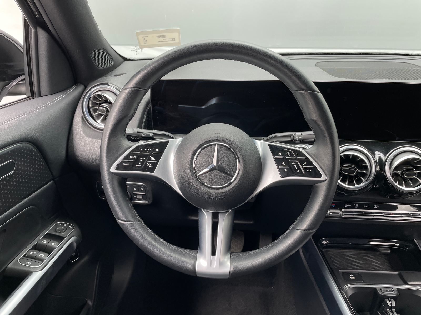 Thumbnail: 2024 Mercedes-Benz GLB - 4